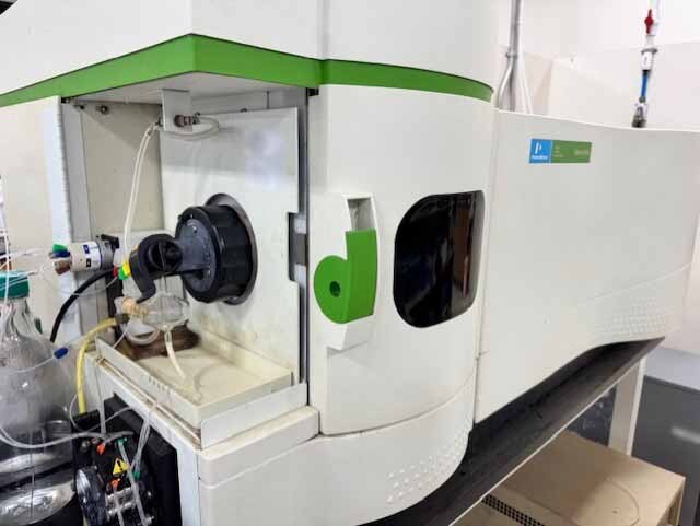 Photo Utilisé PERKIN ELMER Optima 8300 À vendre
