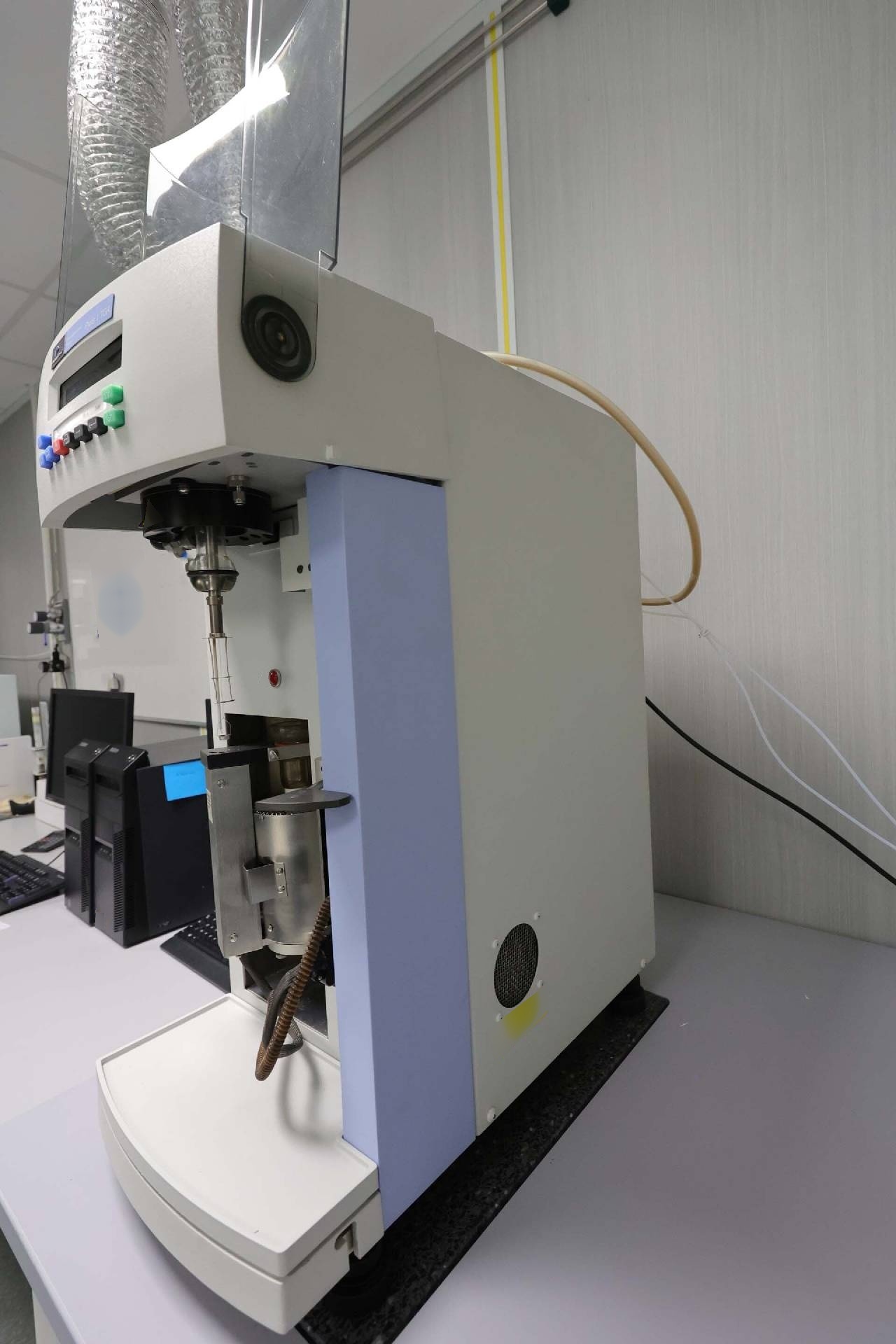 Photo Used PERKIN ELMER Pyris 1 TGA For Sale