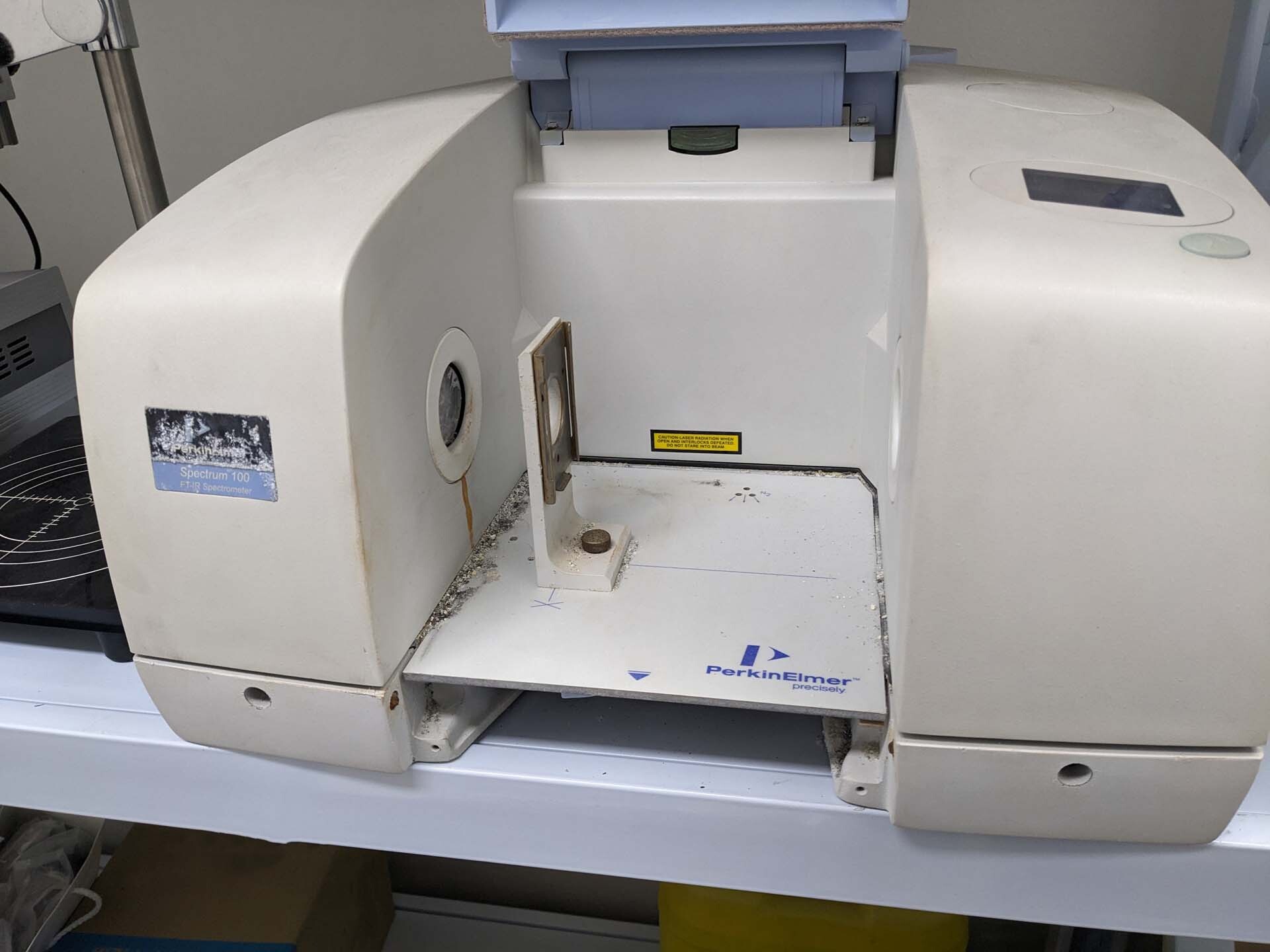 Photo Used PERKIN ELMER Spectrum 100 For Sale