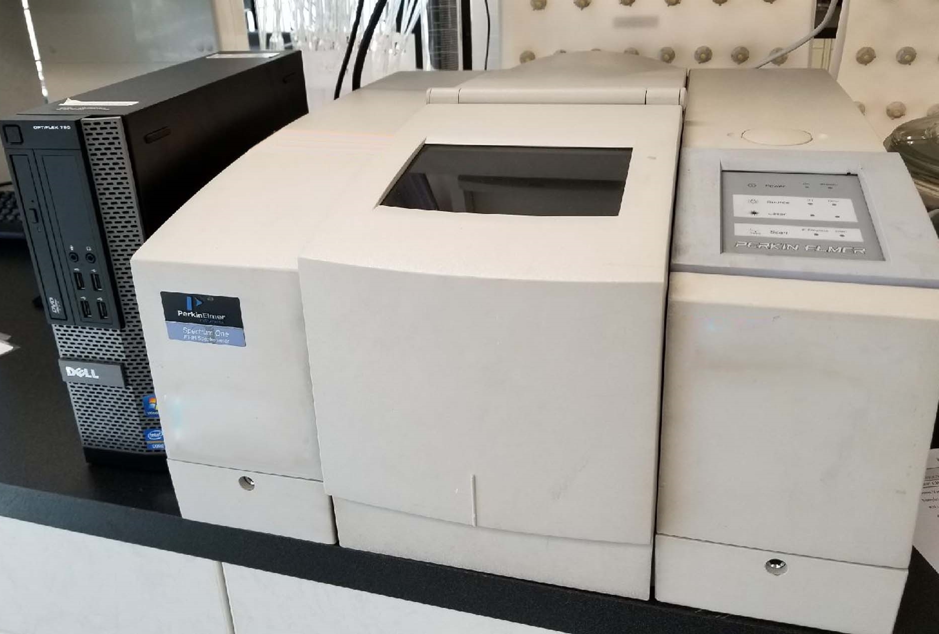 Photo Used PERKIN ELMER Spectrum One For Sale