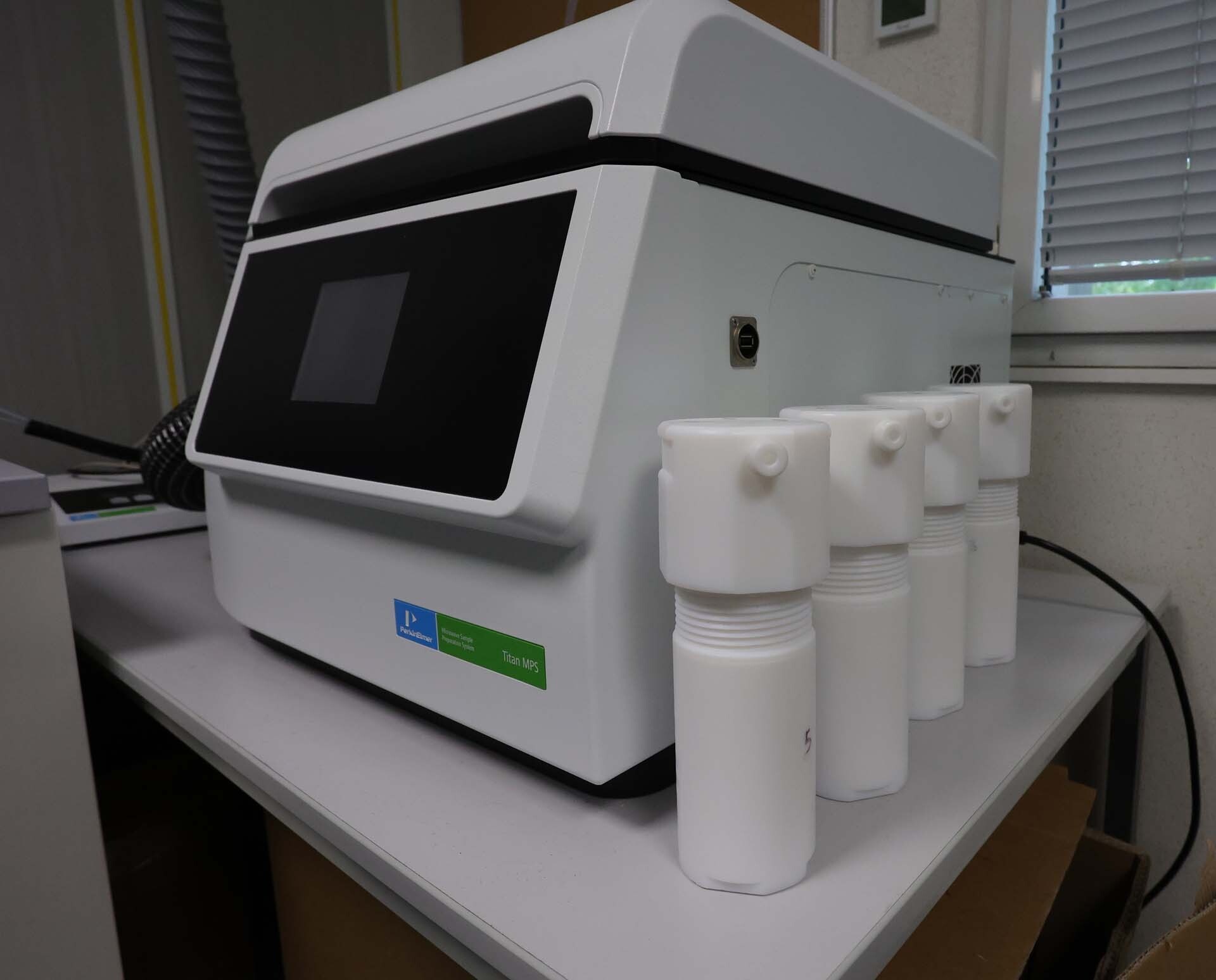 사진 사용됨 PERKIN ELMER Titan MPS 판매용