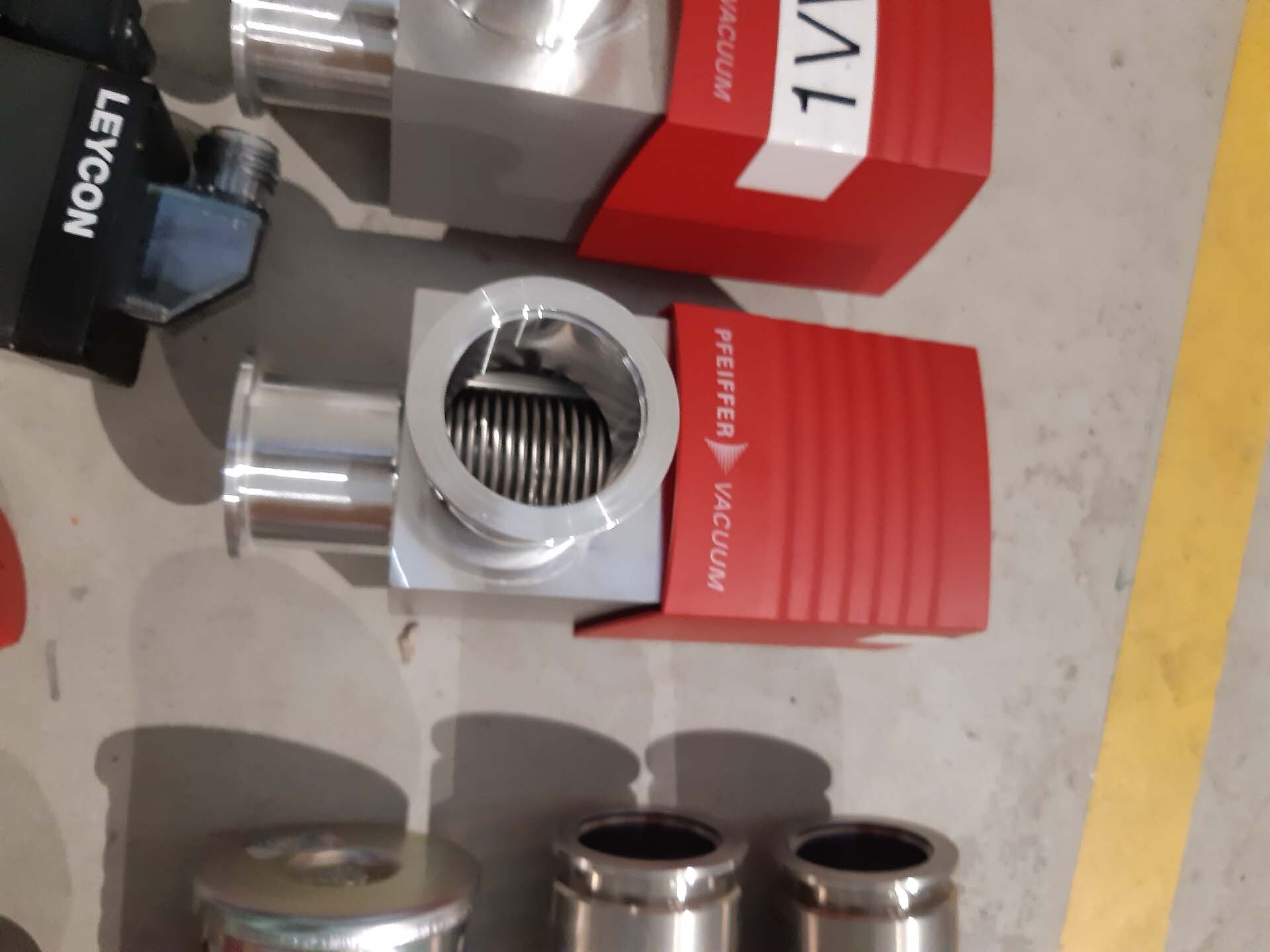 图为 已使用的 PFEIFFER / BALZERS HiPace 2300U 待售