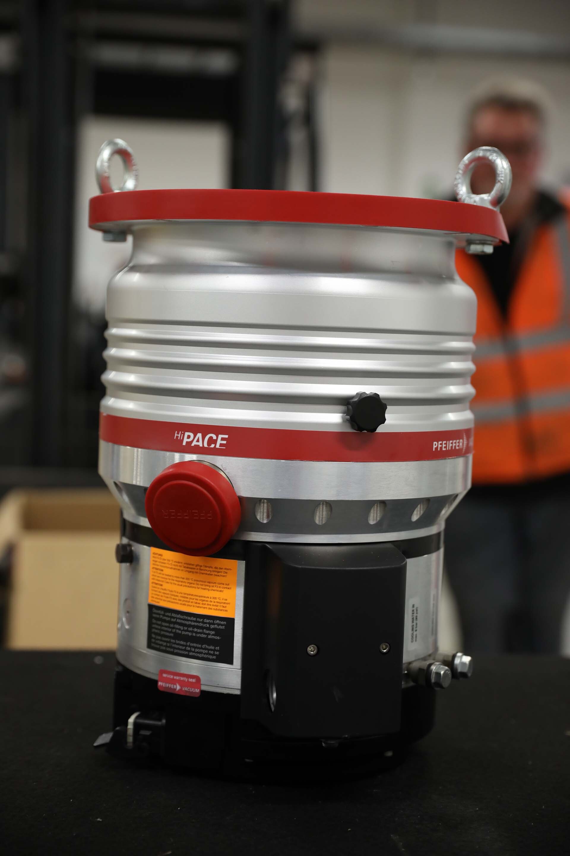 フォト（写真） 使用される PFEIFFER HiPace 1200 販売のために