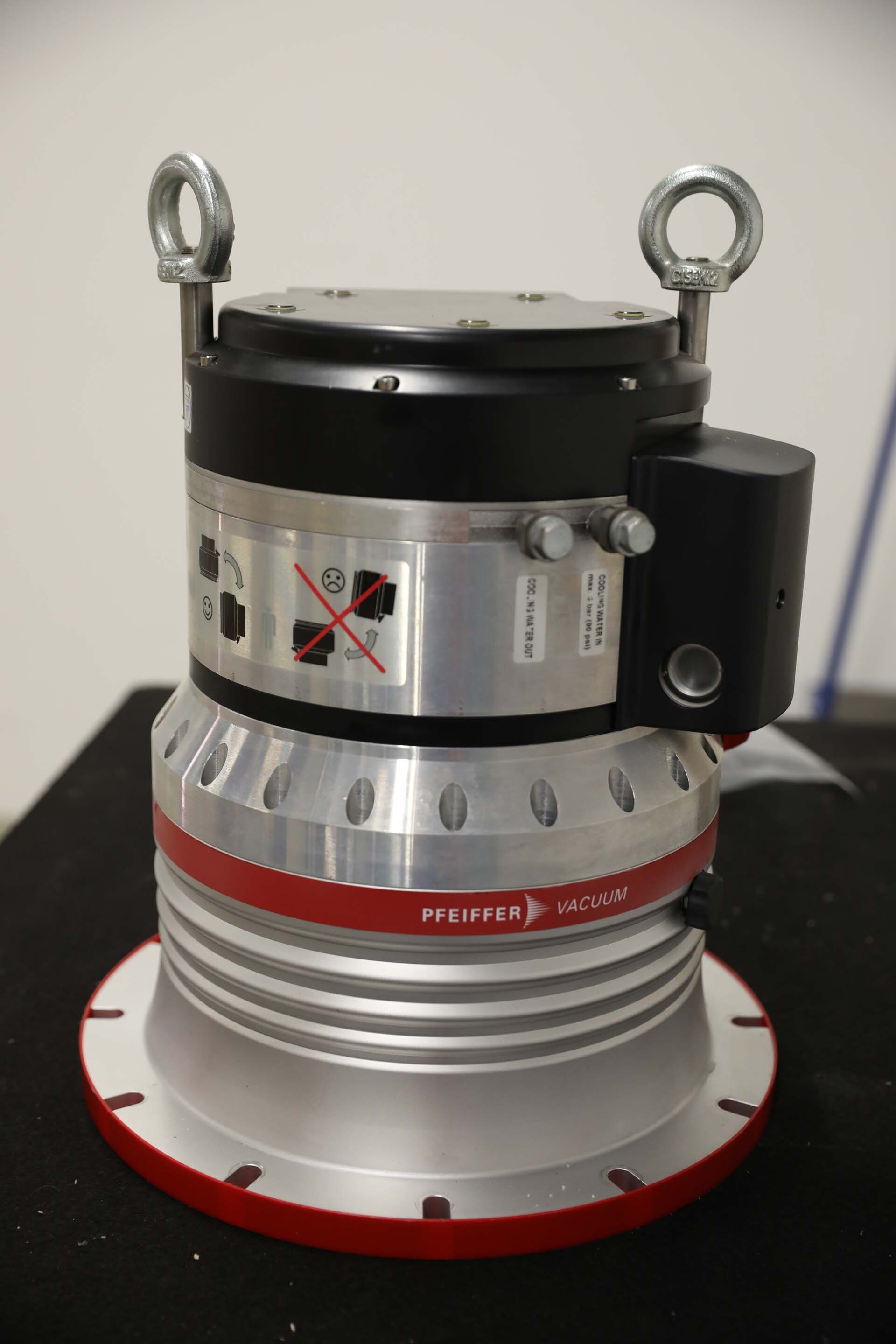 사진 사용됨 PFEIFFER HiPace 1500U 판매용