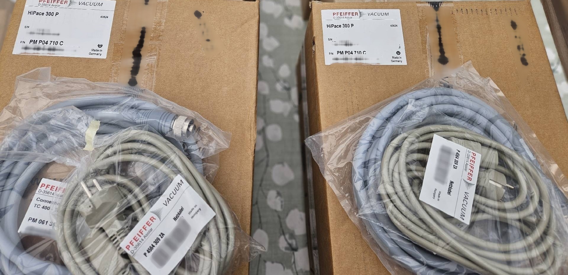 사진 사용됨 PFEIFFER Power cables for Hipace 300 판매용