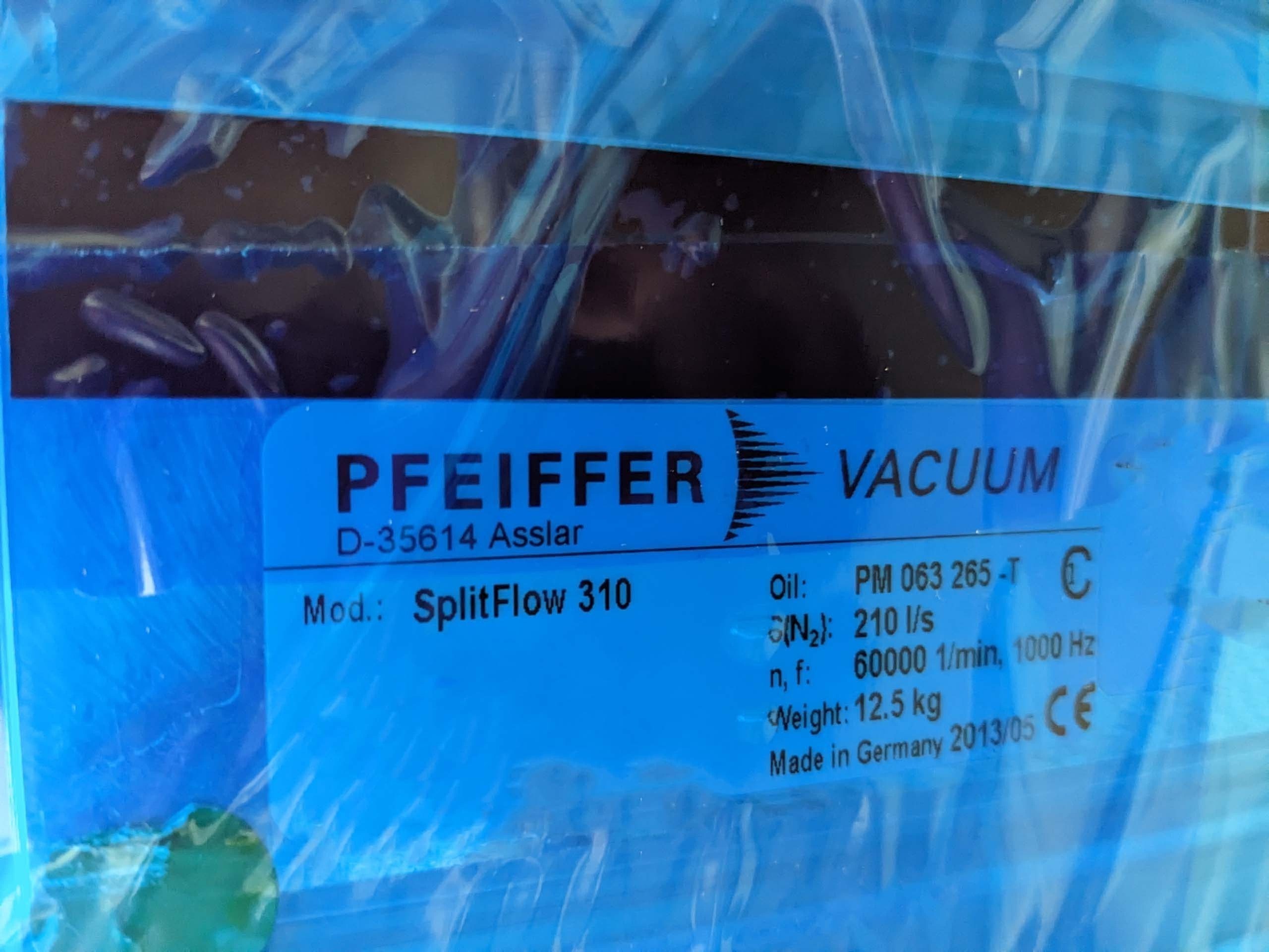 Photo Used PFEIFFER VACUUM SplitFlow 310 3P For Sale