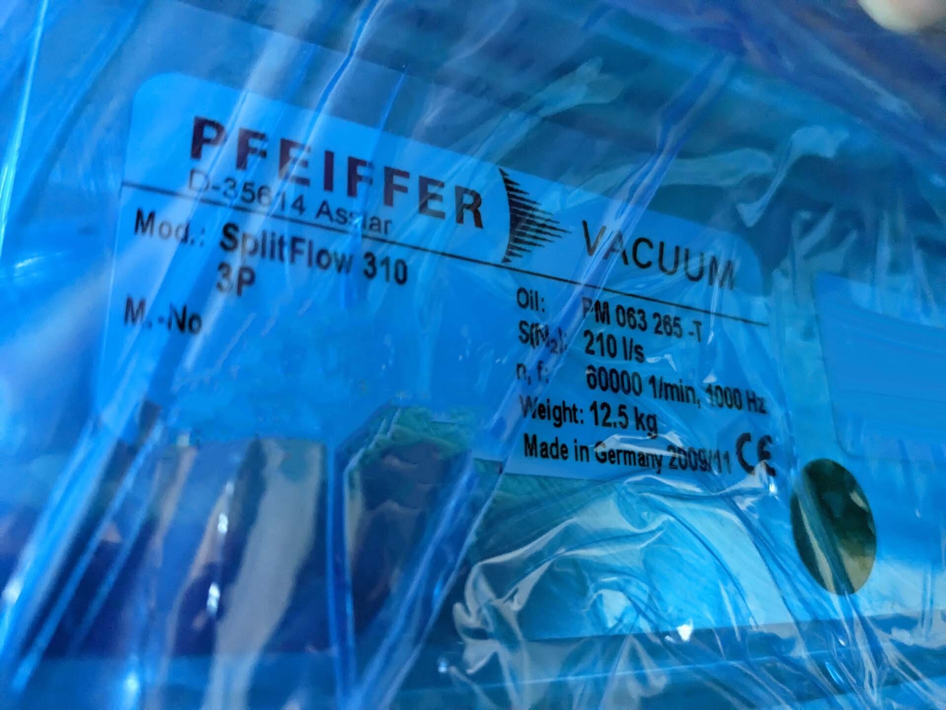 Photo Used PFEIFFER VACUUM SplitFlow 310 3P For Sale