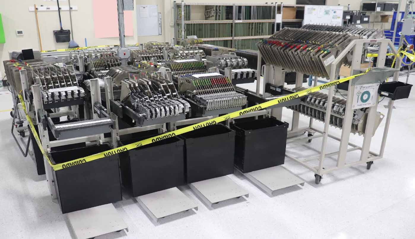 フォト（写真） 使用される PHILIPS / ASSEMBLEON Lot of feeders / carts / conveyors 販売のために