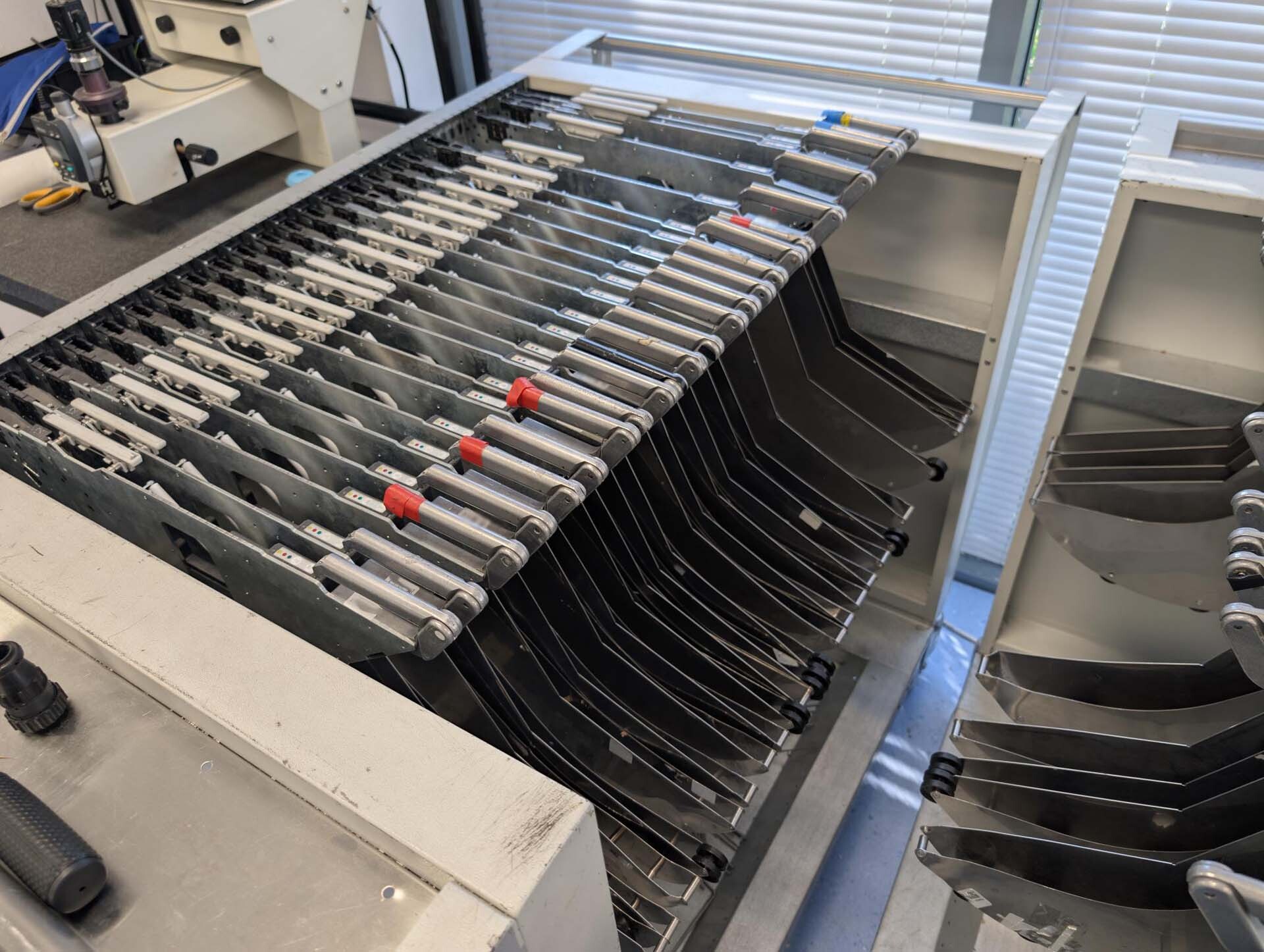 Foto Verwendet PHILIPS / ASSEMBLEON Lot of feeders Zum Verkauf