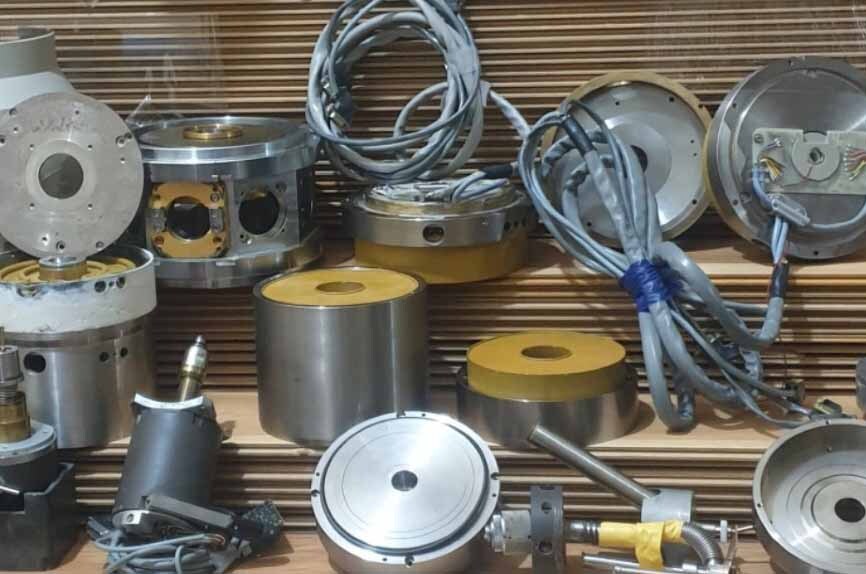 Photo Utilisé PHILIPS / FEI Lot of spare parts for CM10 À vendre