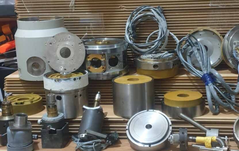 Photo Utilisé PHILIPS / FEI Lot of spare parts for CM10 À vendre