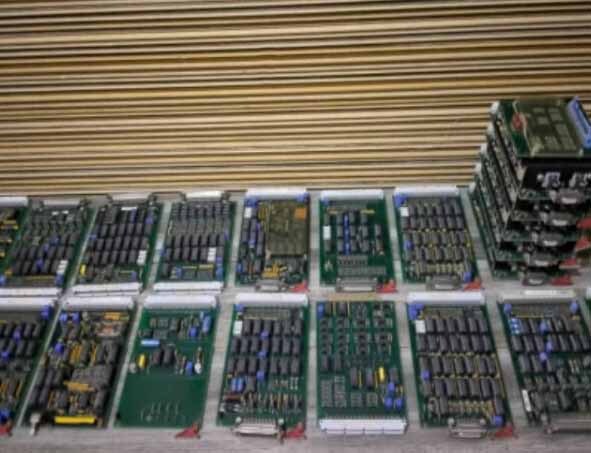 Photo Utilisé PHILIPS / FEI Lot of spare parts for CM10 À vendre