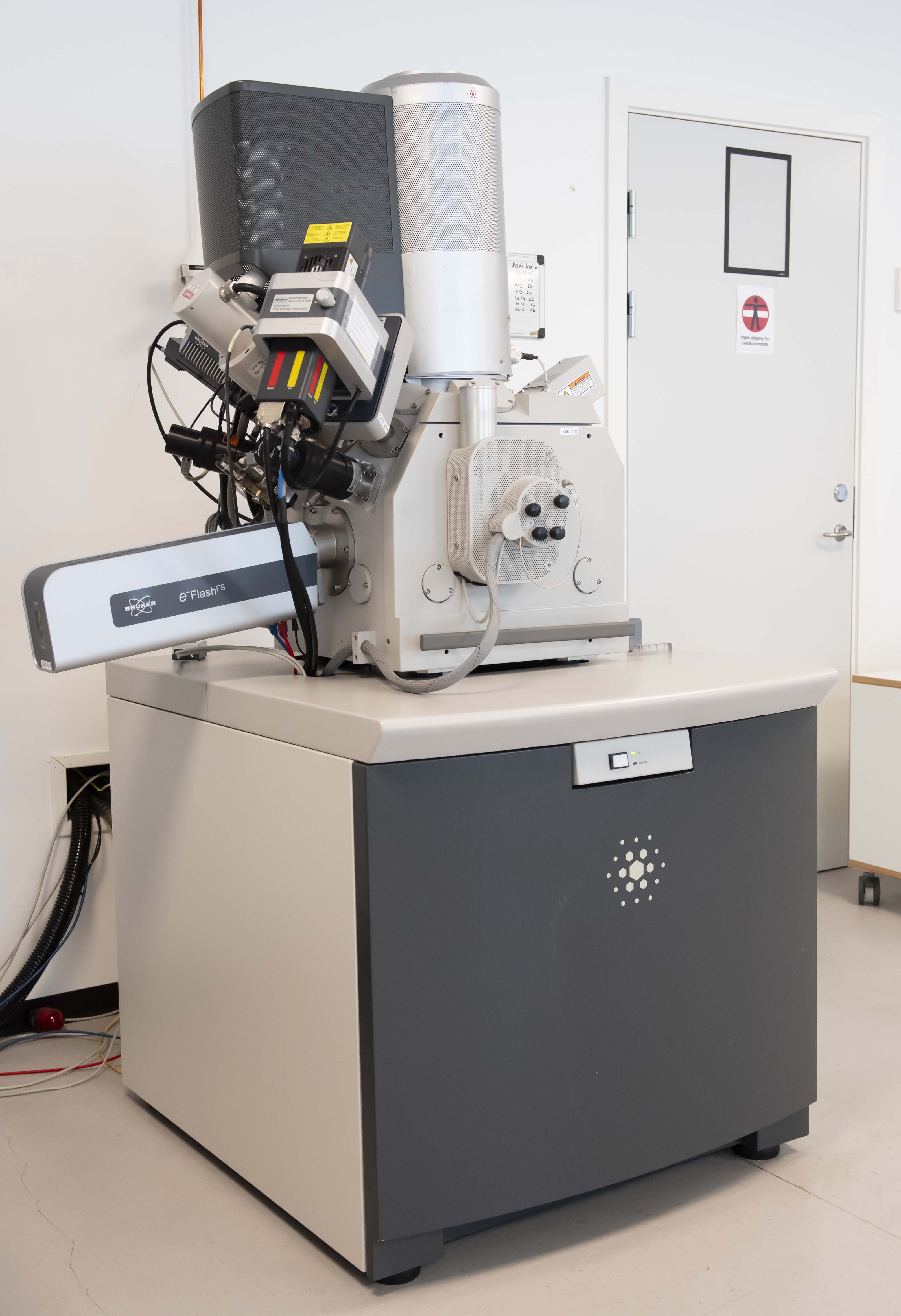 사진 사용됨 PHILIPS / FEI Nova NanoLab 200 판매용