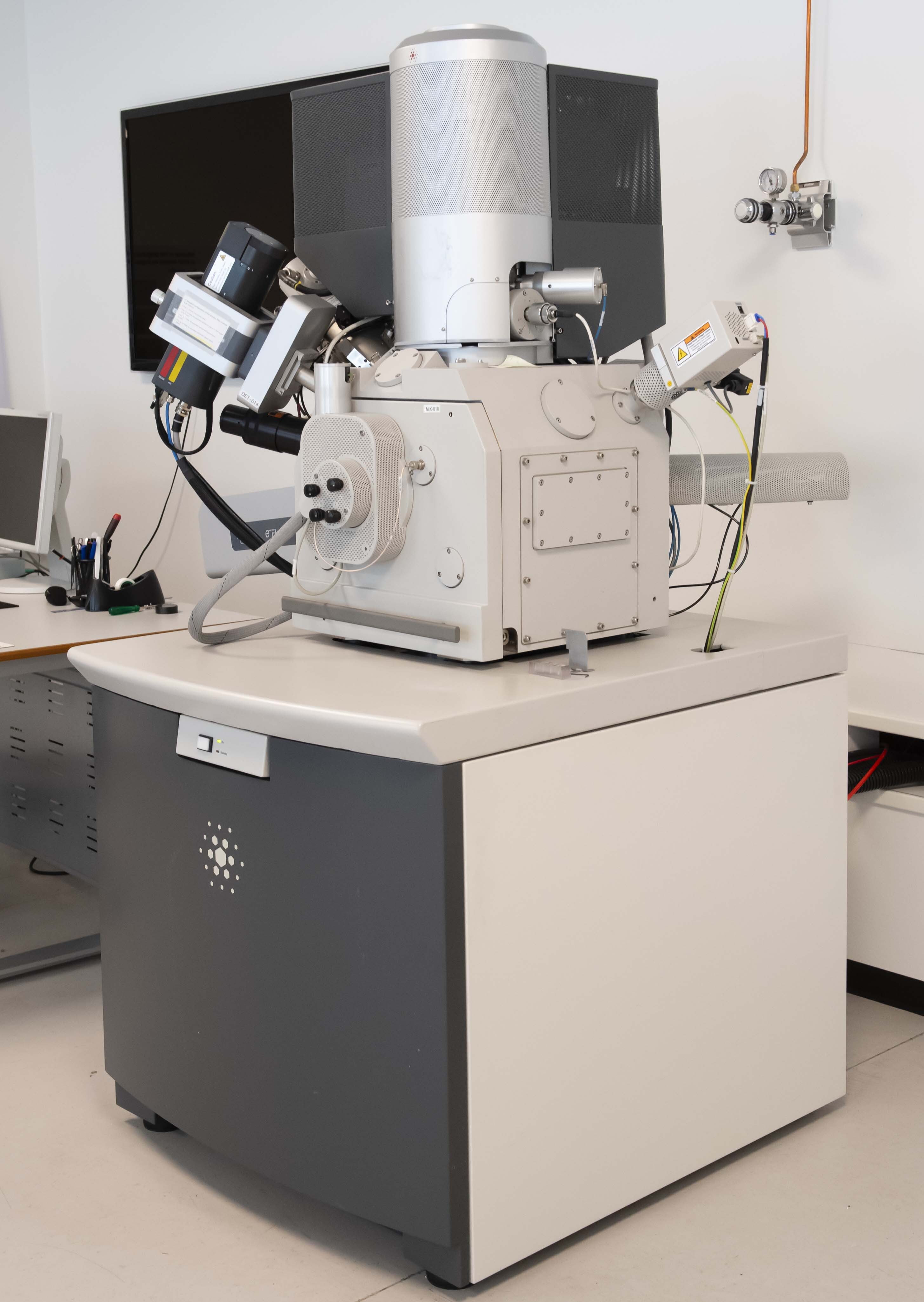 사진 사용됨 PHILIPS / FEI Nova NanoLab 200 판매용