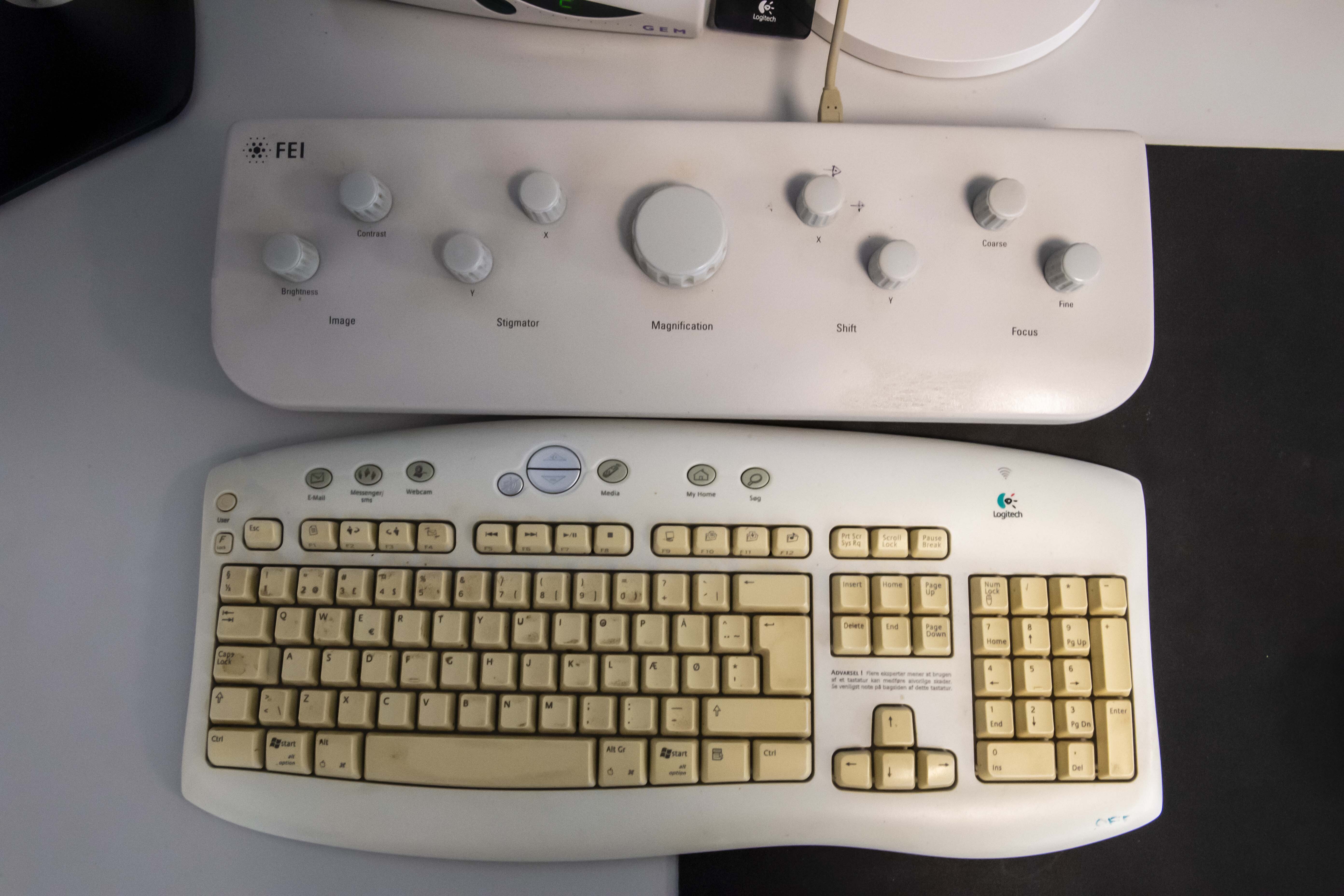 사진 사용됨 PHILIPS / FEI Nova NanoLab 200 판매용