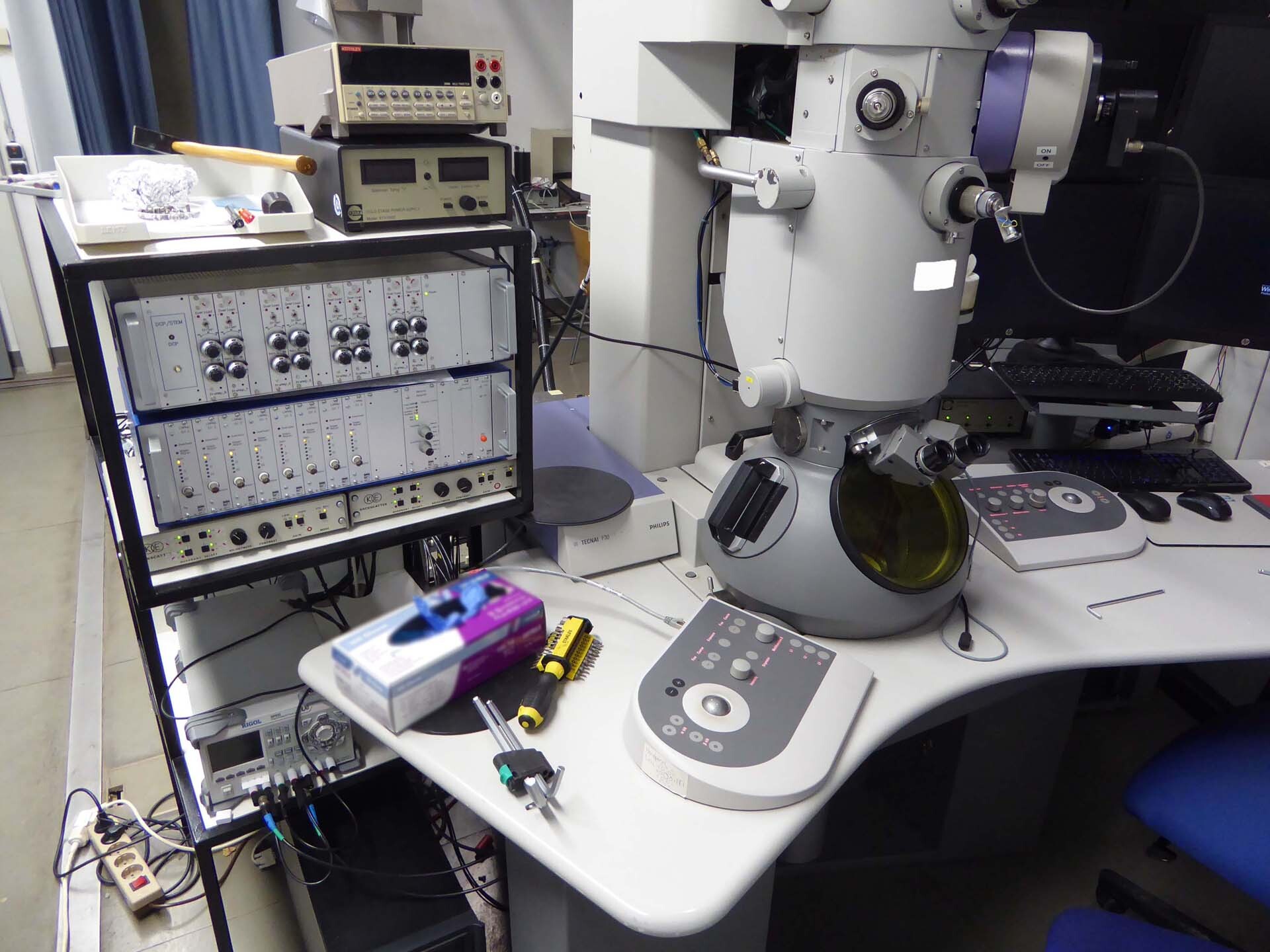 Photo Used PHILIPS / FEI Tecnai G2 F30 For Sale