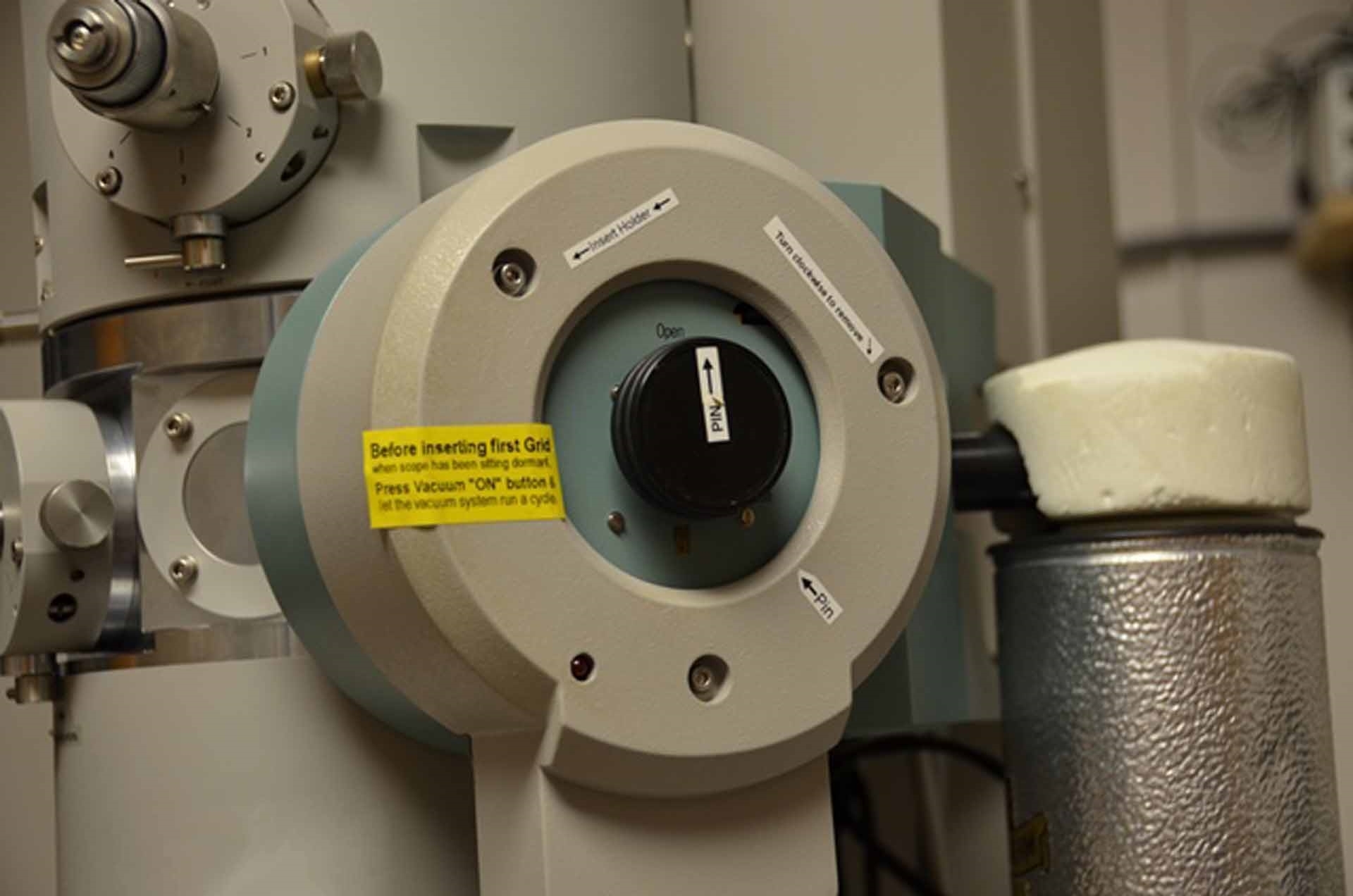 Centro di Microscopie - UNIVAQ: Microscopio Elettronico a Trasmissione  Philips CM100