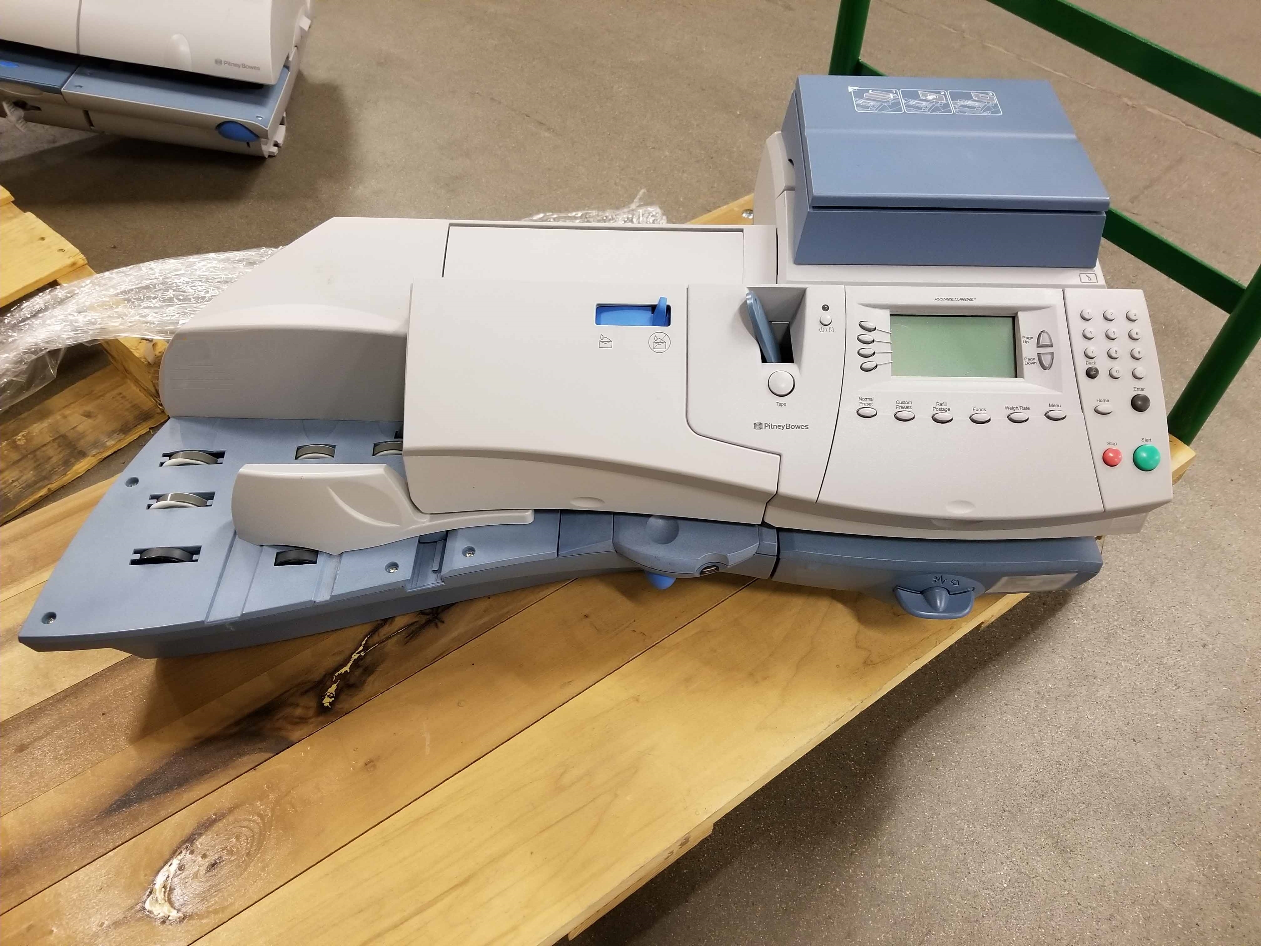 Photo Used PITNEY BOWES DM1000 For Sale