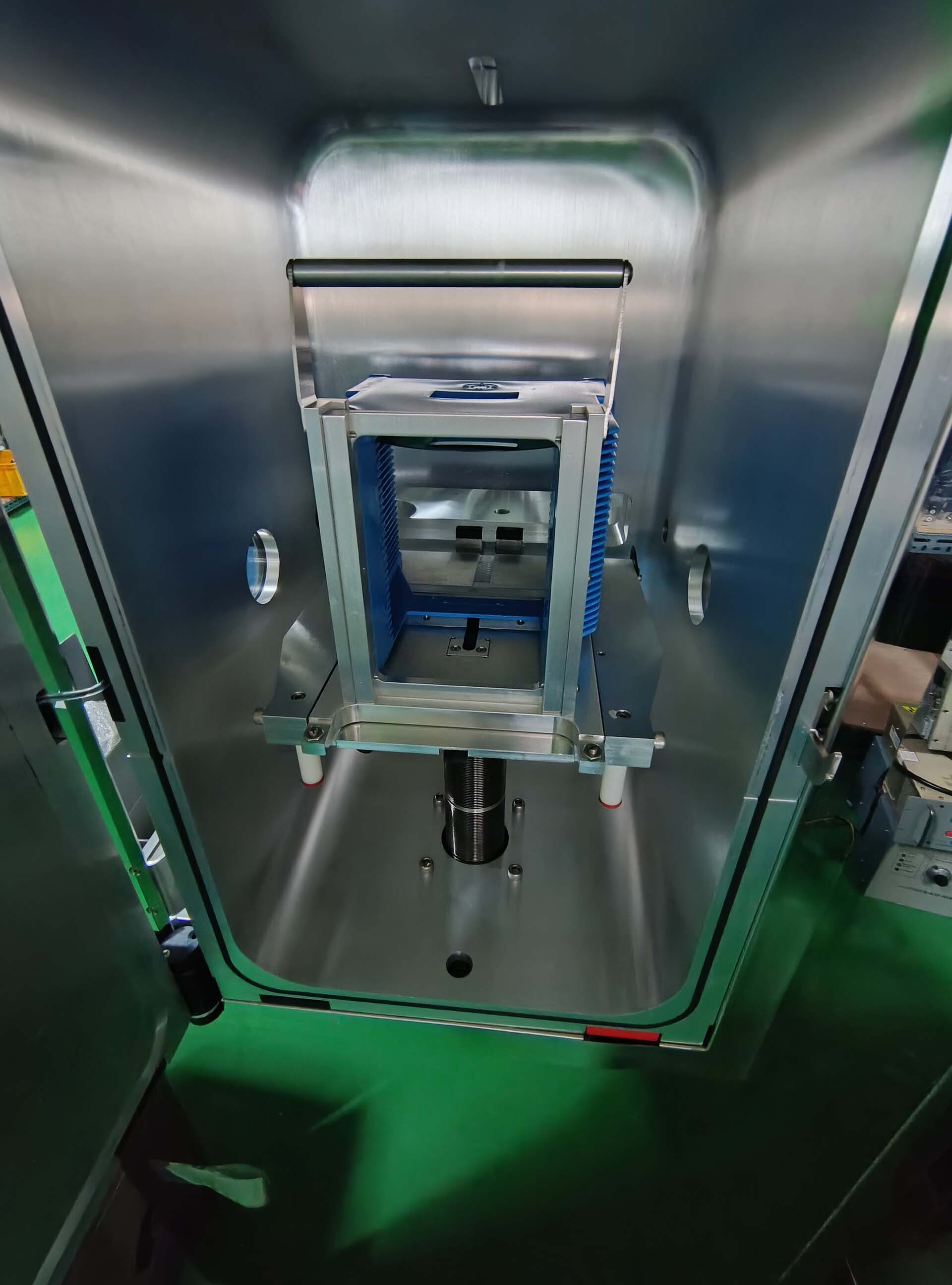 Photo Used PLASMATHERM / UNAXIS Versaline For Sale