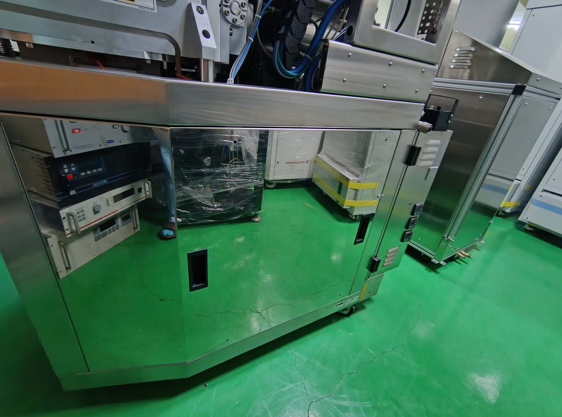 Photo Used PLASMATHERM / UNAXIS Versaline For Sale