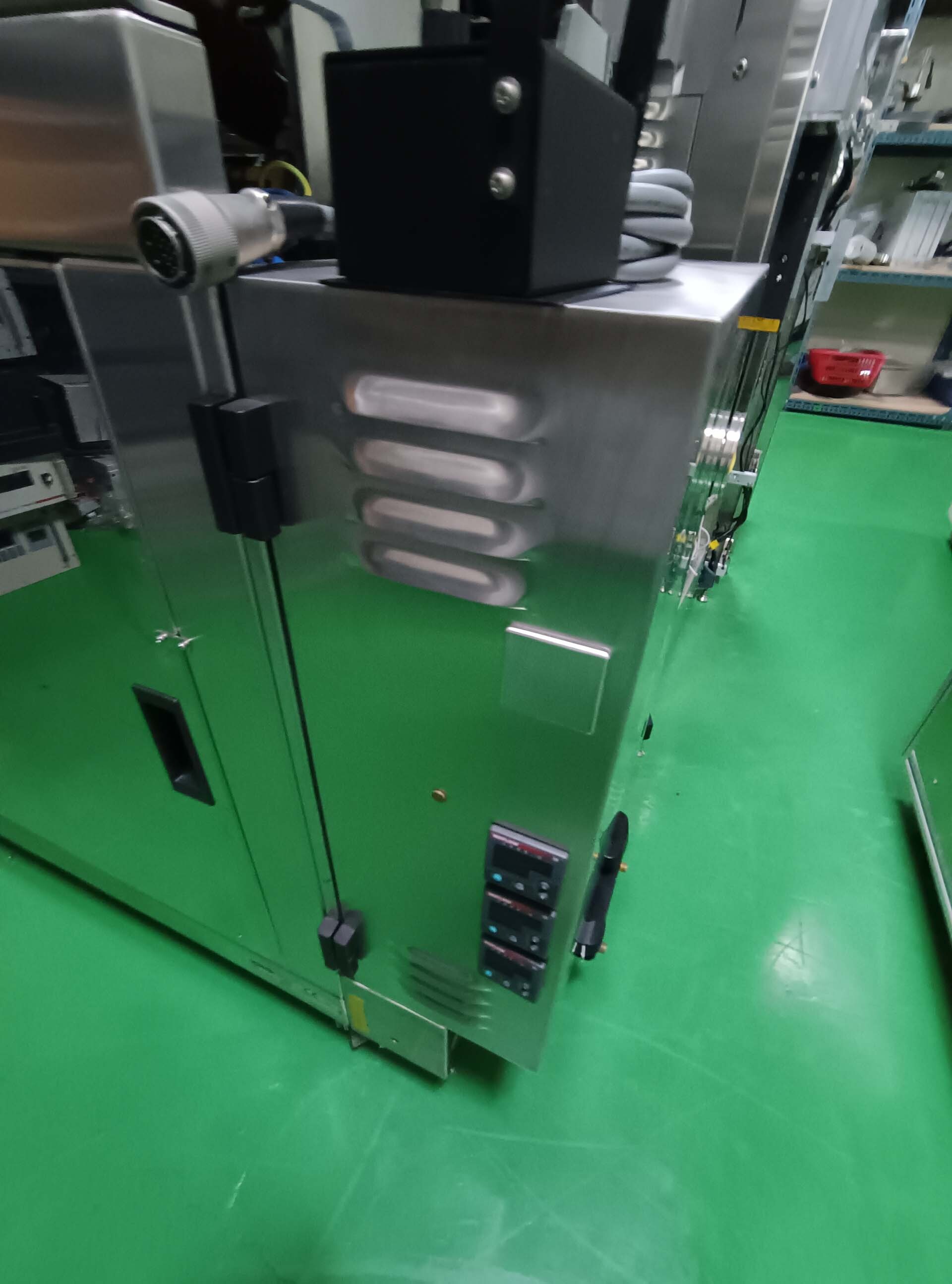 Photo Used PLASMATHERM / UNAXIS Versaline For Sale