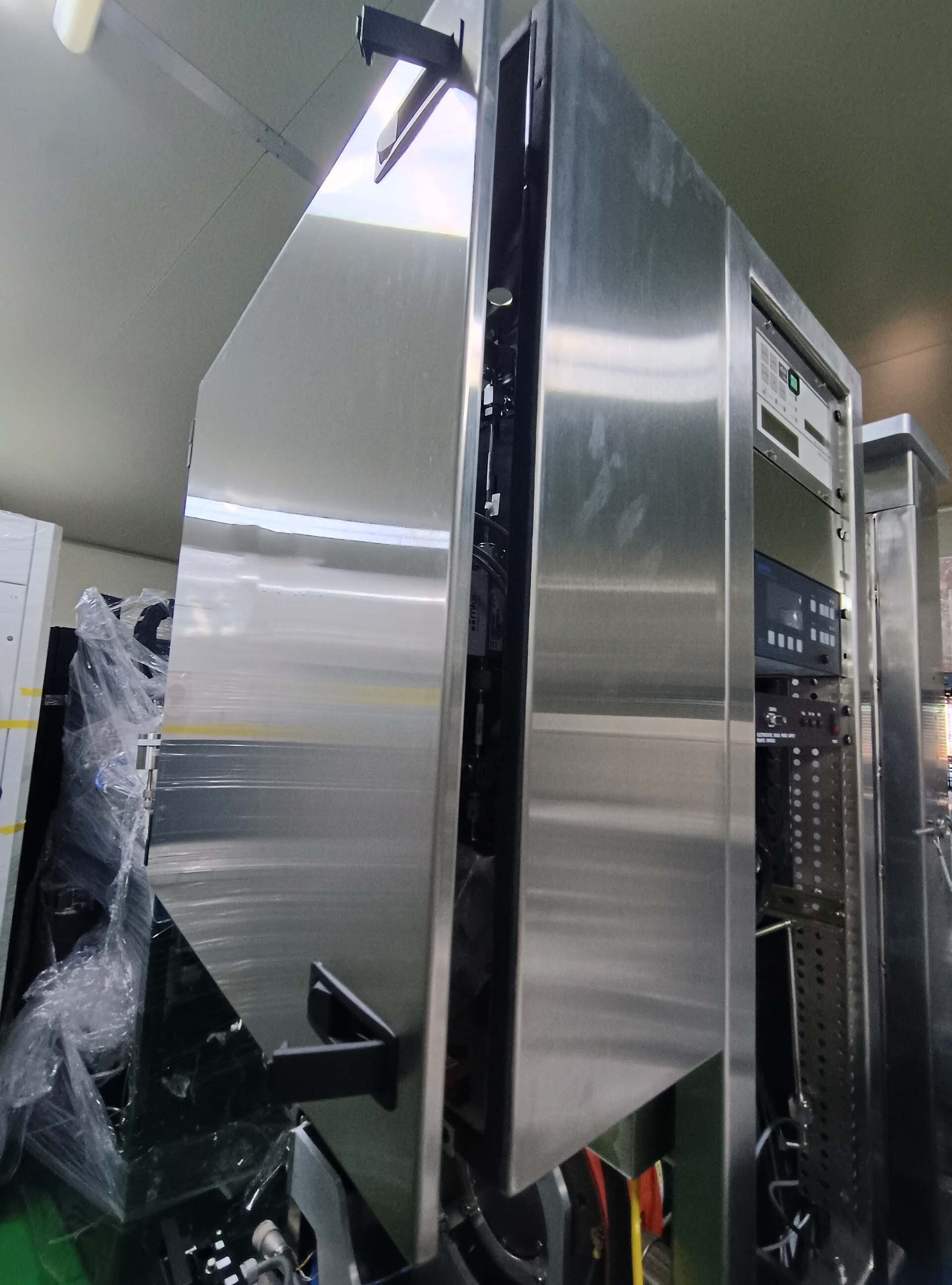 Photo Used PLASMATHERM / UNAXIS Versaline For Sale