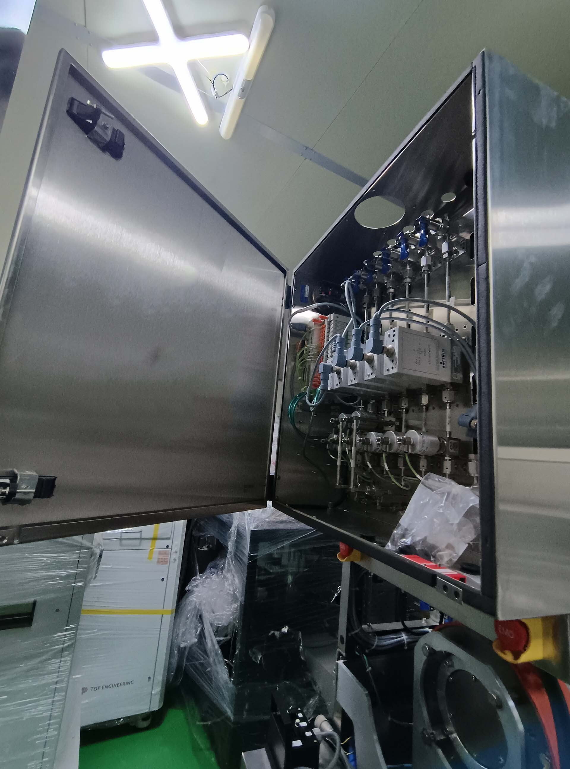 Photo Used PLASMATHERM / UNAXIS Versaline For Sale