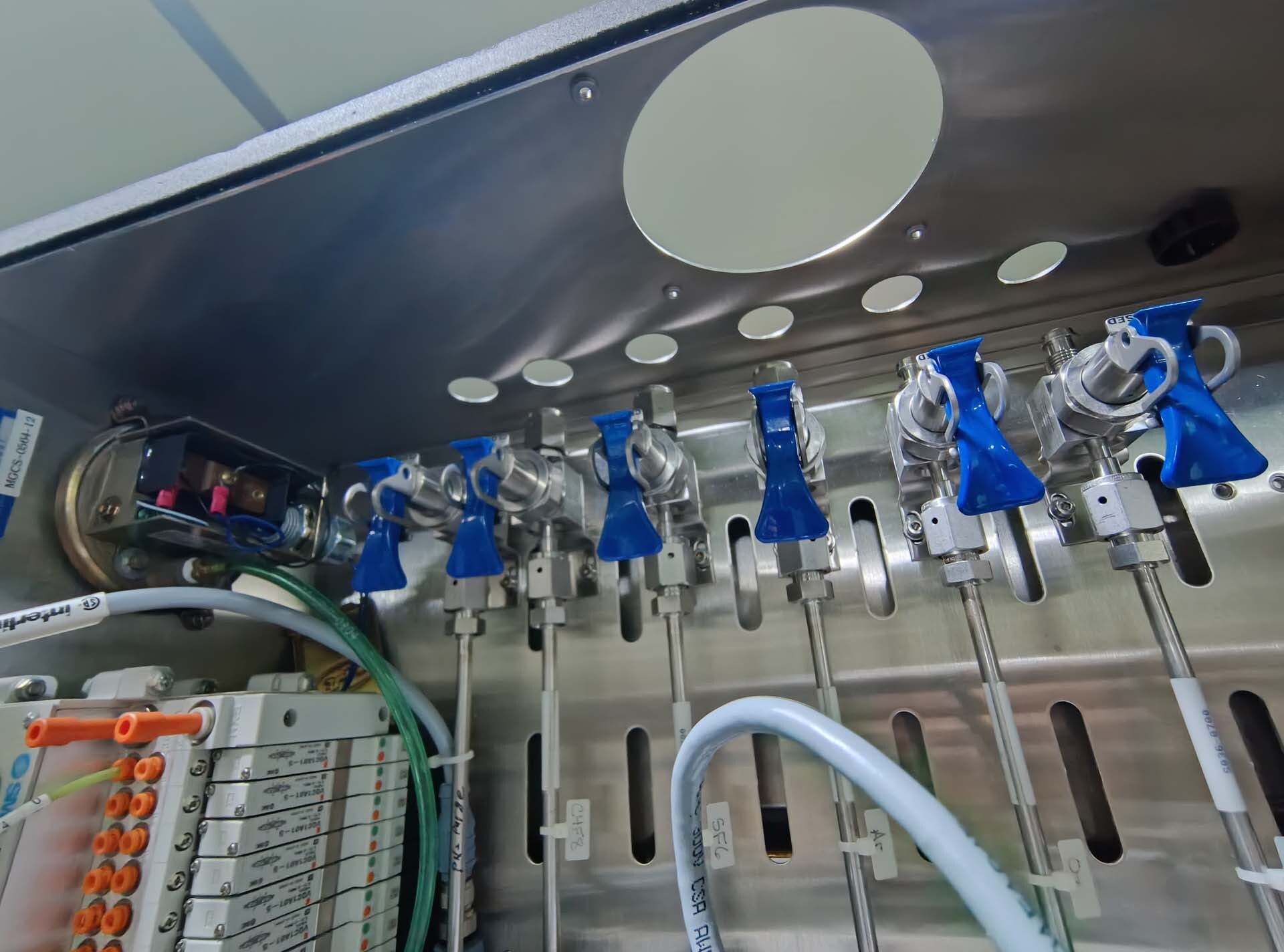 Photo Used PLASMATHERM / UNAXIS Versaline For Sale