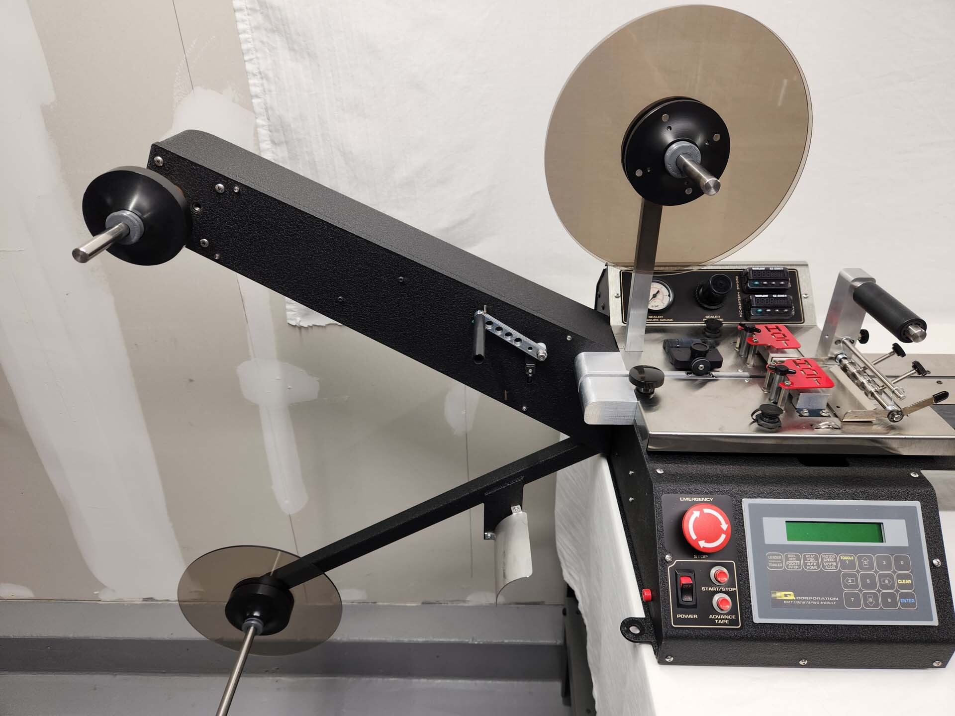 Photo Utilisé Q CORPORATION QMT 1100M À vendre