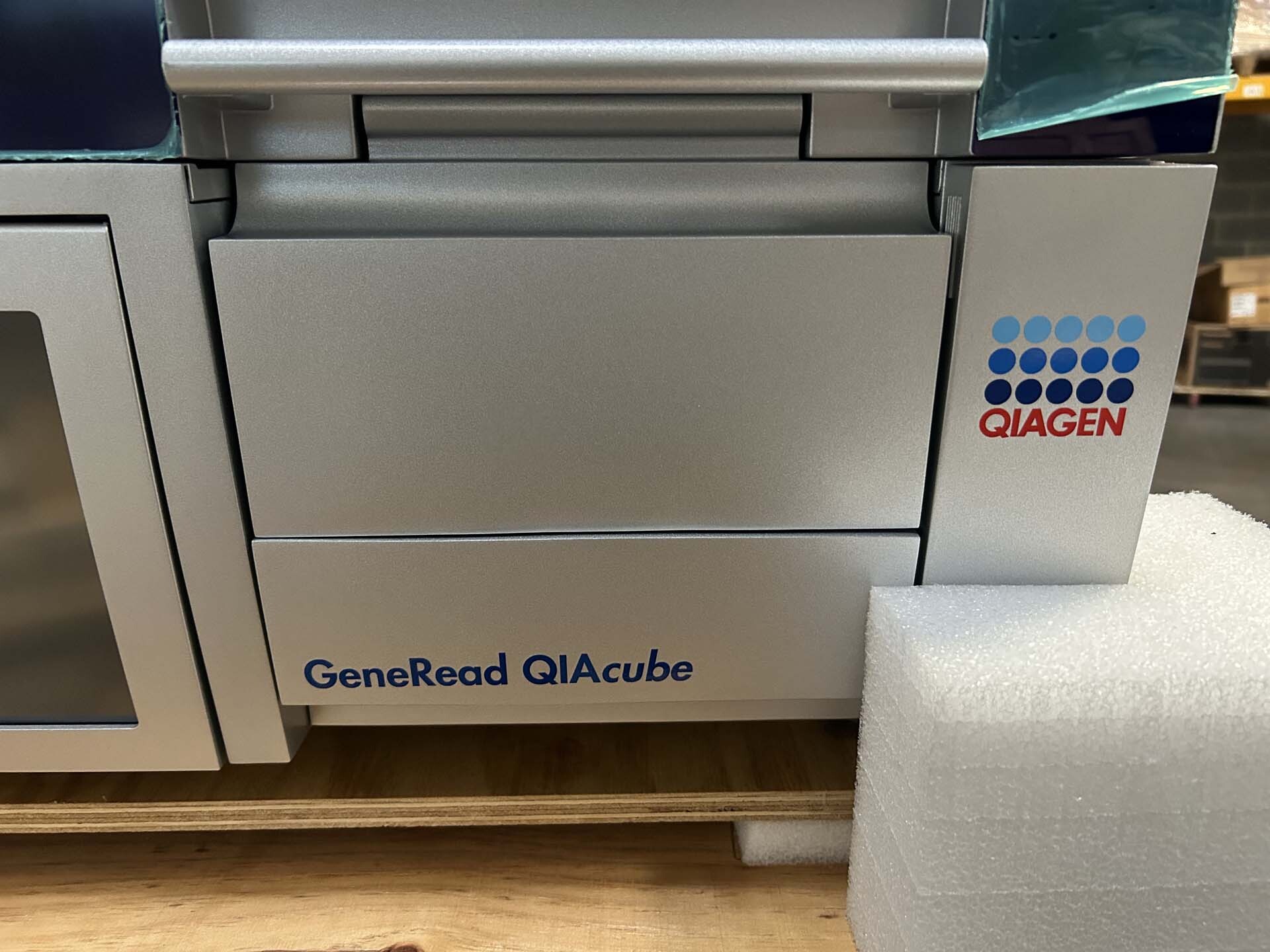 圖為 已使用的 QIAGEN QIAcube 待售