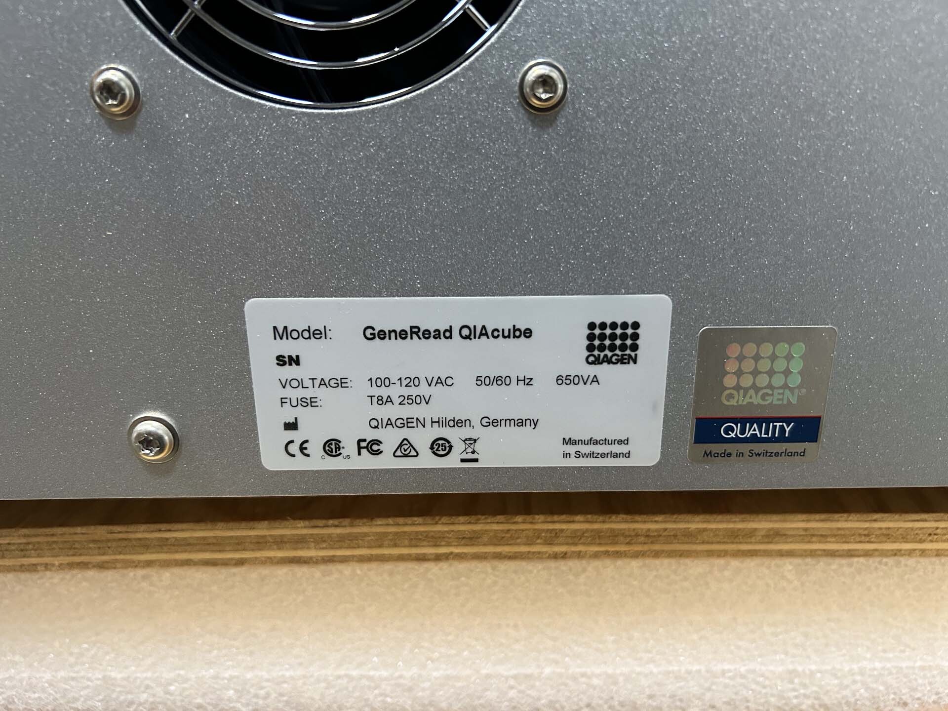圖為 已使用的 QIAGEN QIAcube 待售