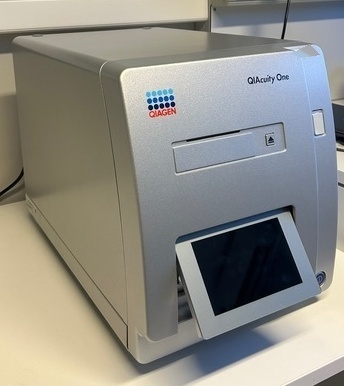 사진 사용됨 QIAGEN QIAcuity one 판매용
