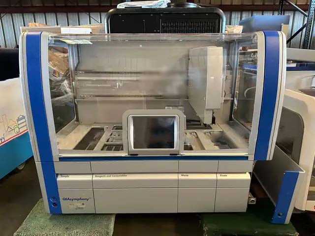Foto Verwendet QIAGEN QiaSymphony SP Zum Verkauf
