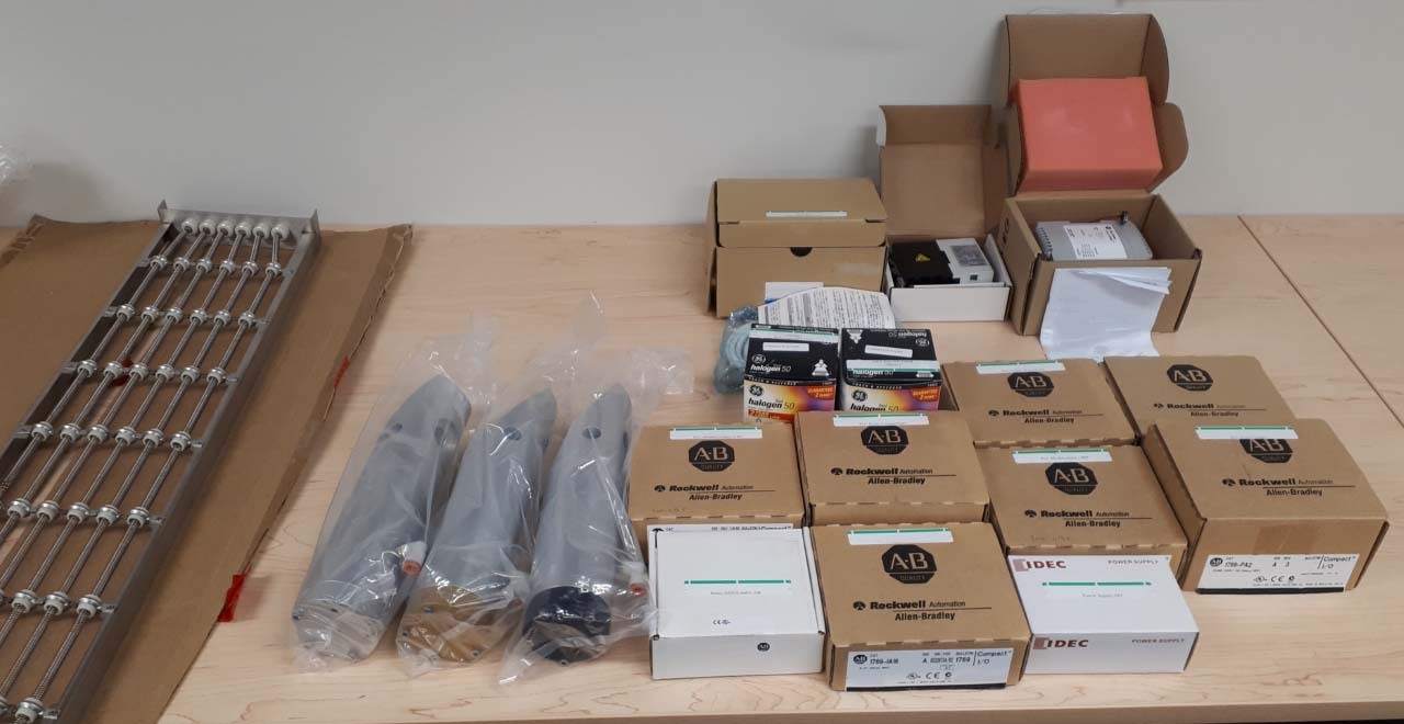 Photo Used QUALMARK / ALLEN BRADLEY Lot of spare parts For Sale