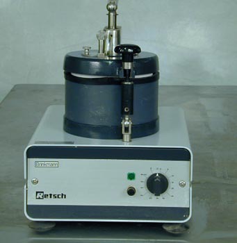 Photo Used RETSCH RMO For Sale