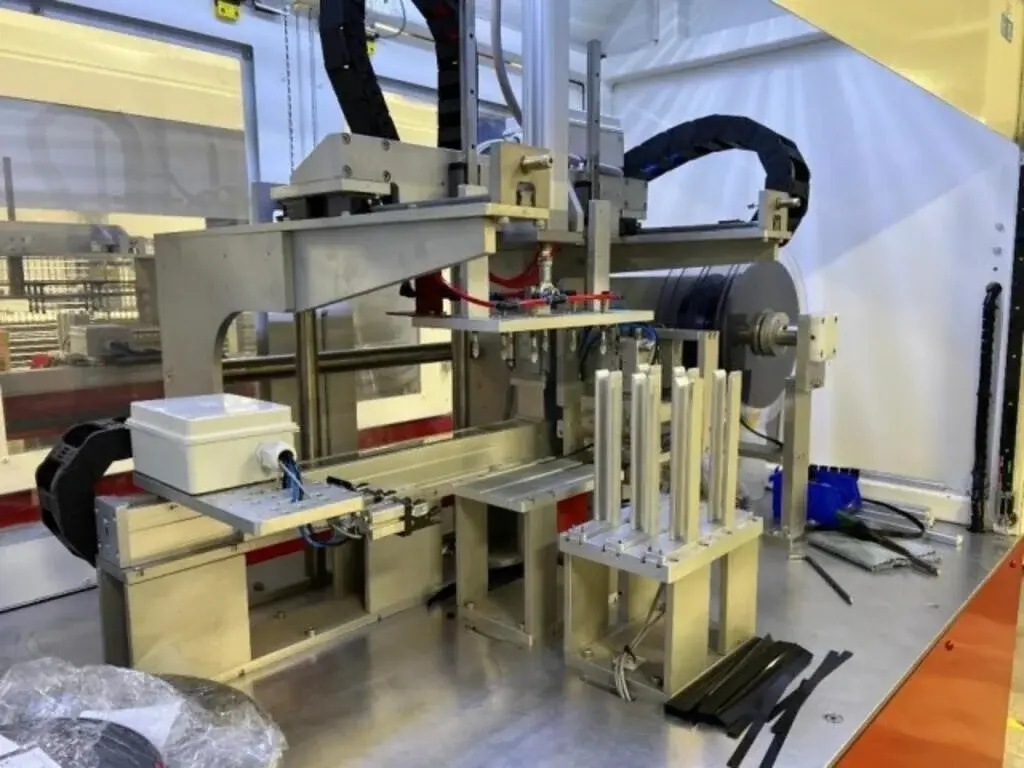 フォト（写真） 使用される RI AUTOMATIZACIÓN DE MÉXICO S.A. DE C.V. Short cloaking tape cutting machine 販売のために