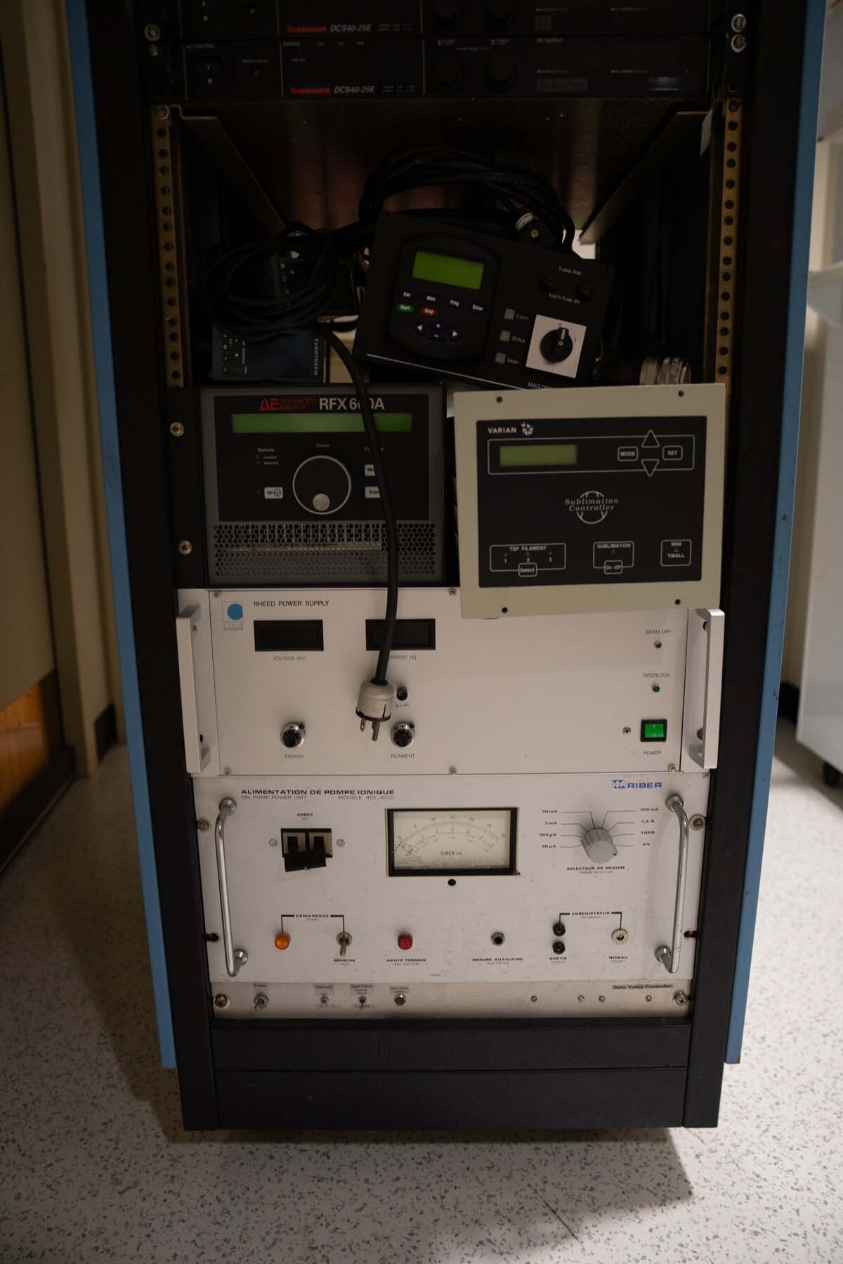 Photo Used RIBER Molecular Beam Epitaxy (MBE) system For Sale