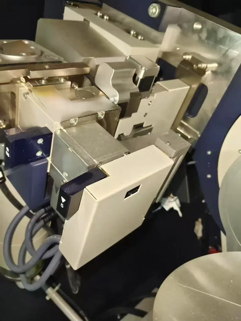 图为 已使用的 RIGAKU SmartLab 3kW 待售