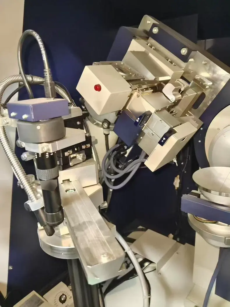图为 已使用的 RIGAKU SmartLab 3kW 待售