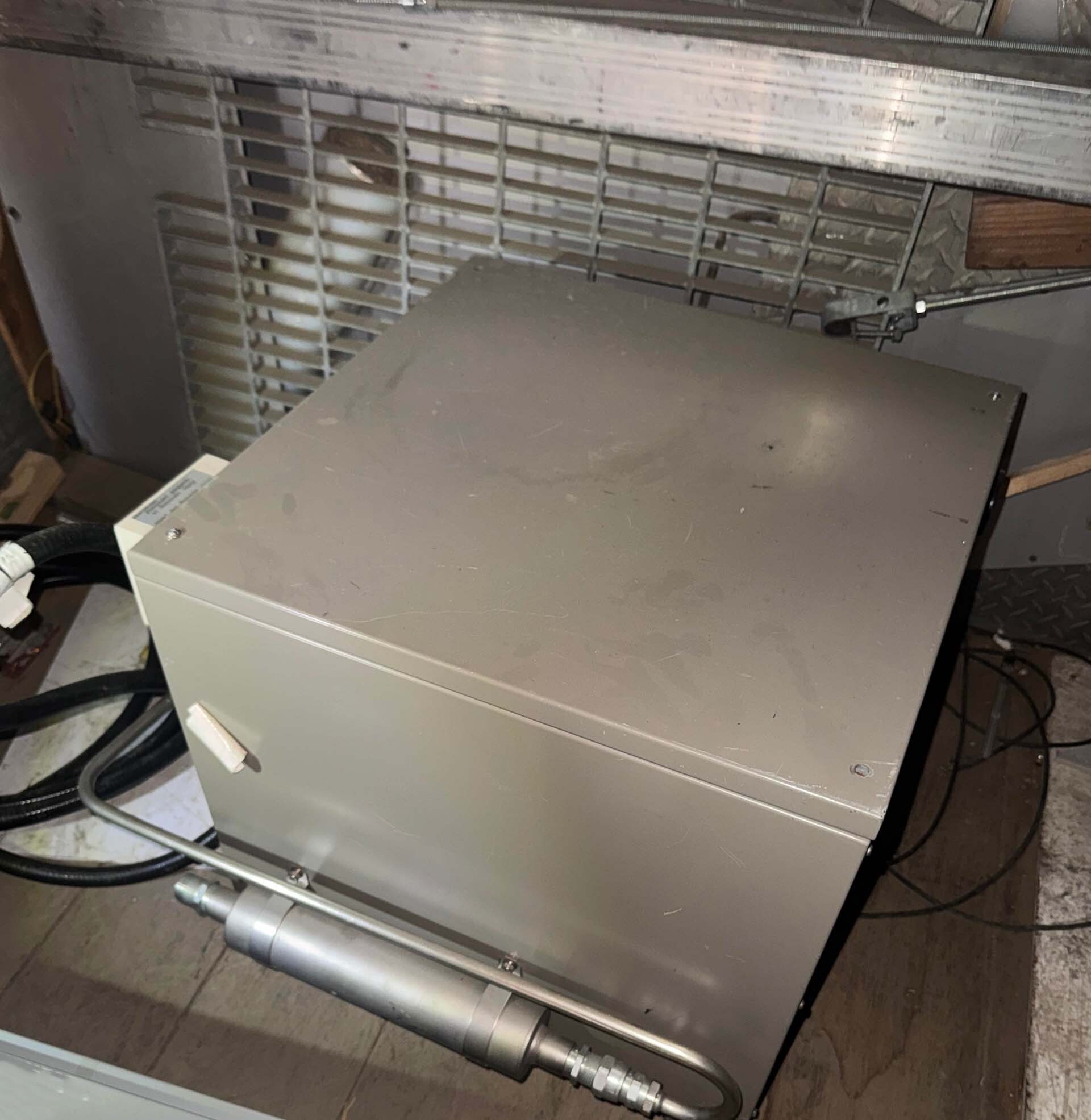 사진 사용됨 RIGAKU TXRF V300 판매용