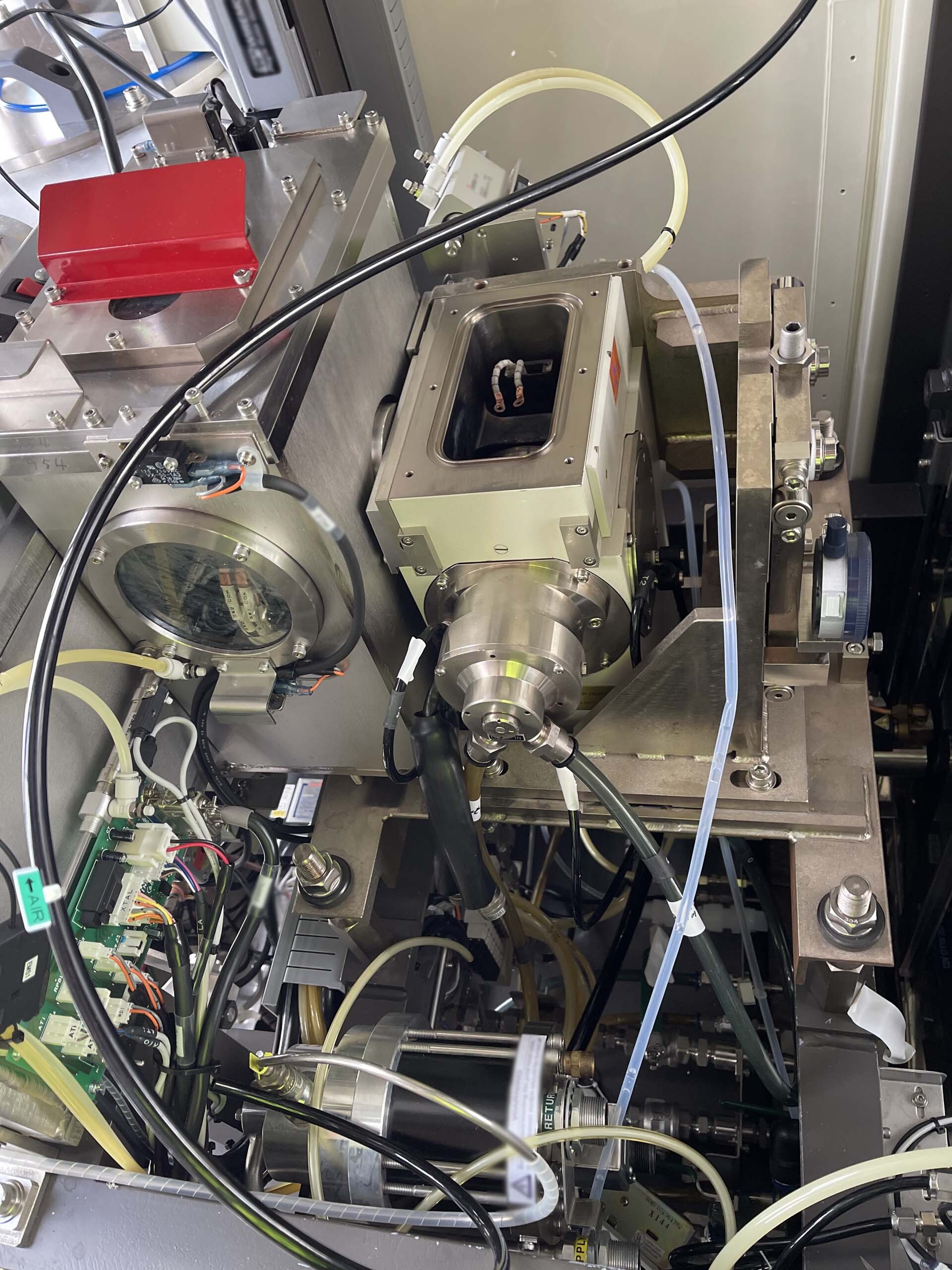 圖為 已使用的 RIGAKU TXRF V300 待售