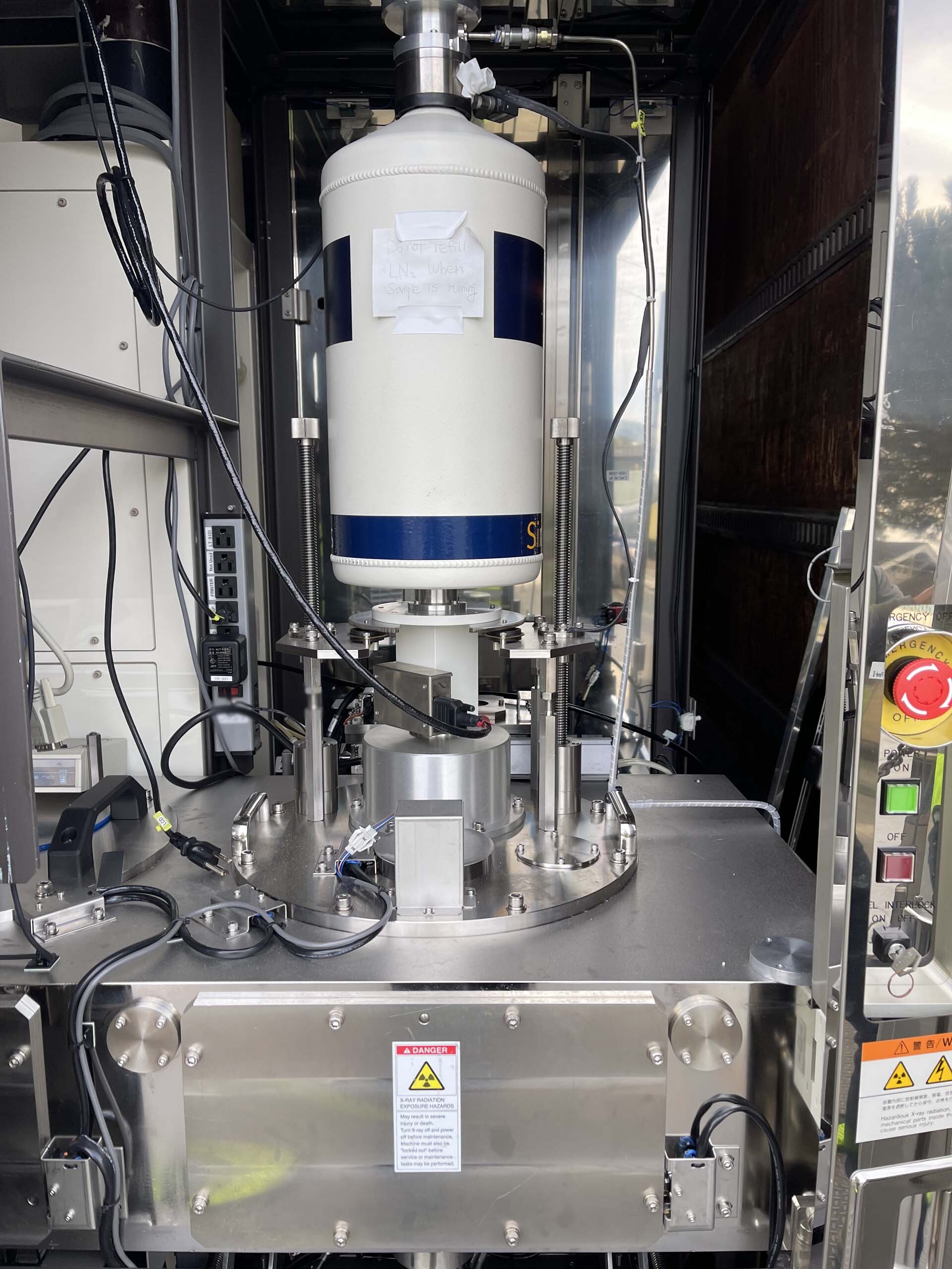 圖為 已使用的 RIGAKU TXRF V300 待售
