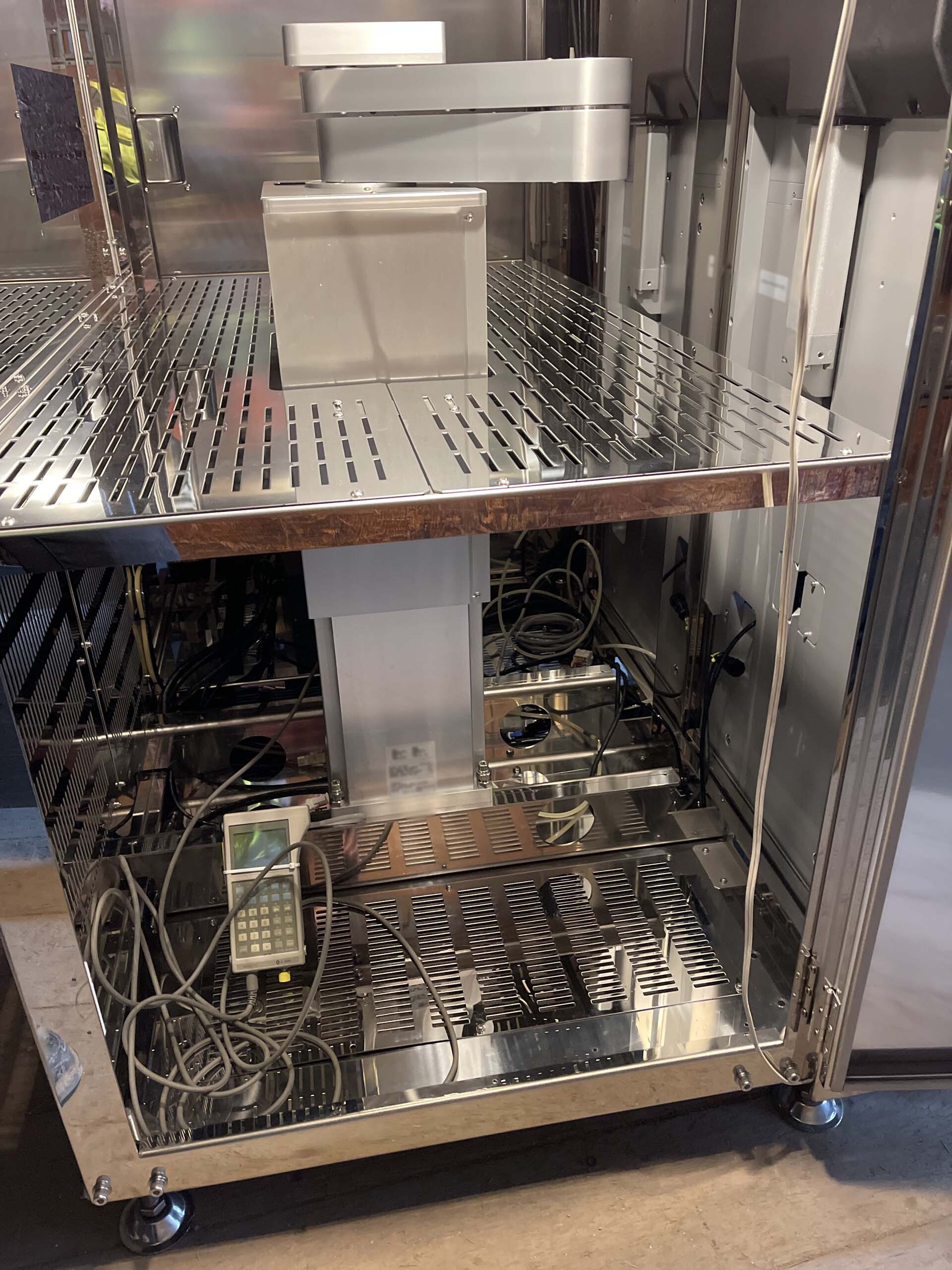 圖為 已使用的 RIGAKU TXRF V300 待售