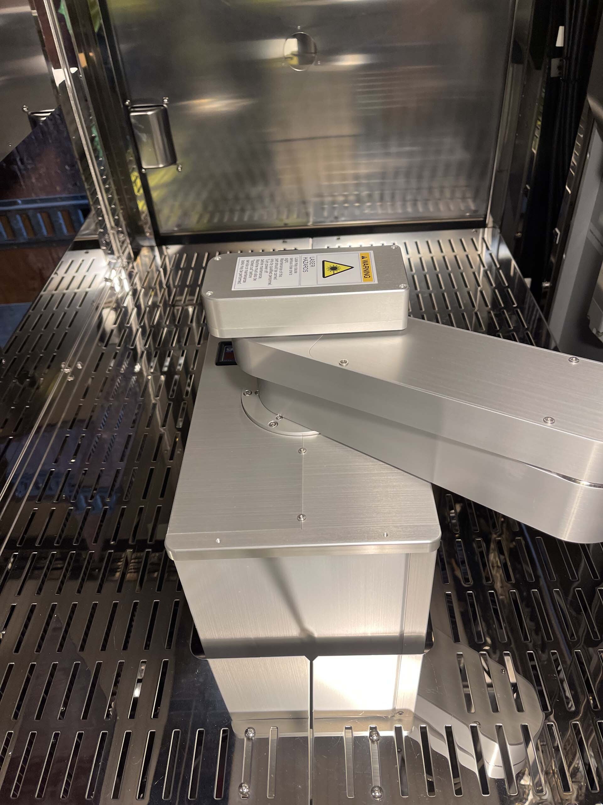 圖為 已使用的 RIGAKU TXRF V300 待售