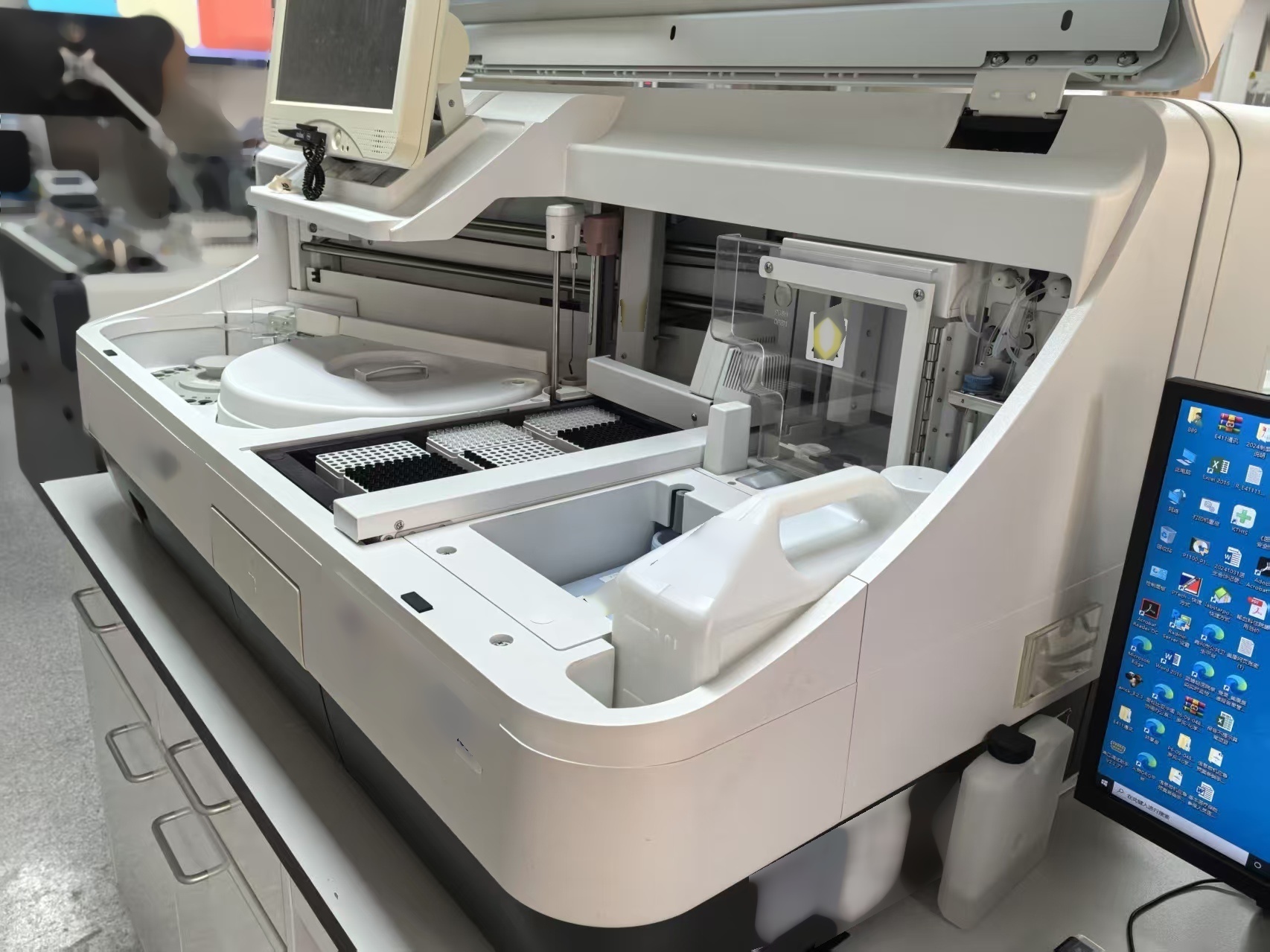사진 사용됨 ROCHE / HITACHI Cobas e 411 판매용