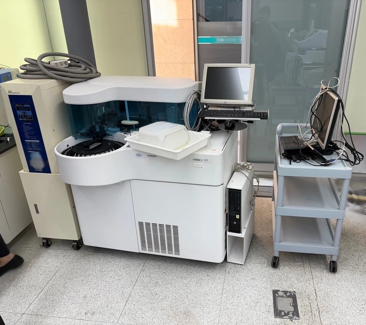 Photo Utilisé ROCHE Cobas C311 À vendre