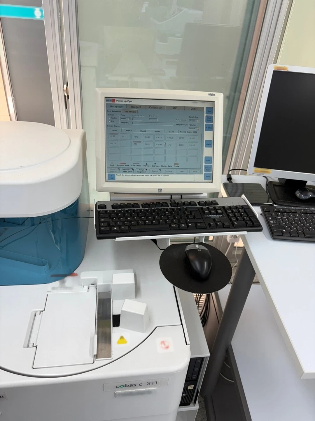 Photo Utilisé ROCHE Cobas C311 À vendre