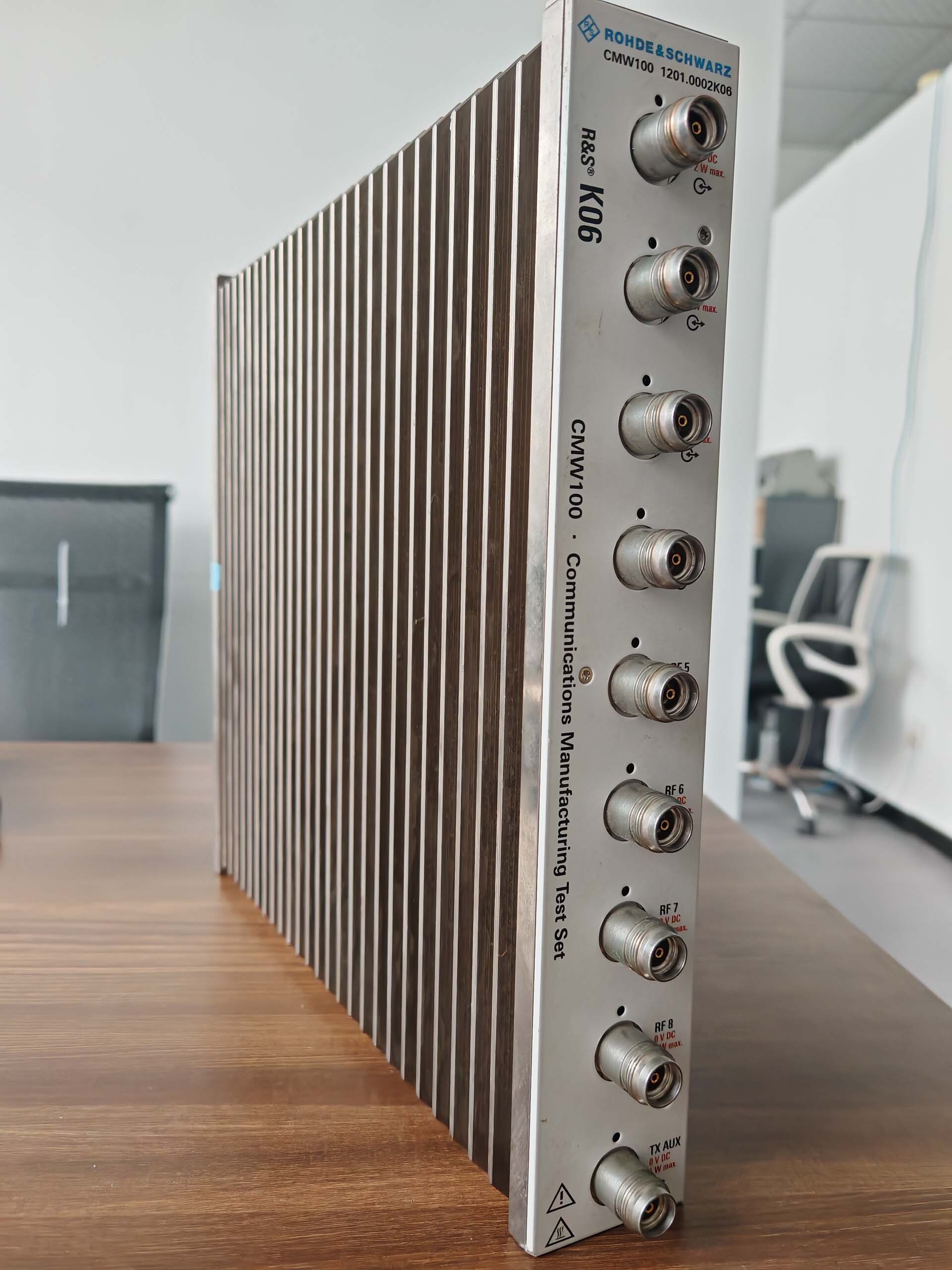 Photo Used ROHDE & SCHWARZ CMW 100 For Sale