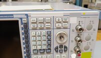 Photo Used ROHDE & SCHWARZ CMW 500 For Sale