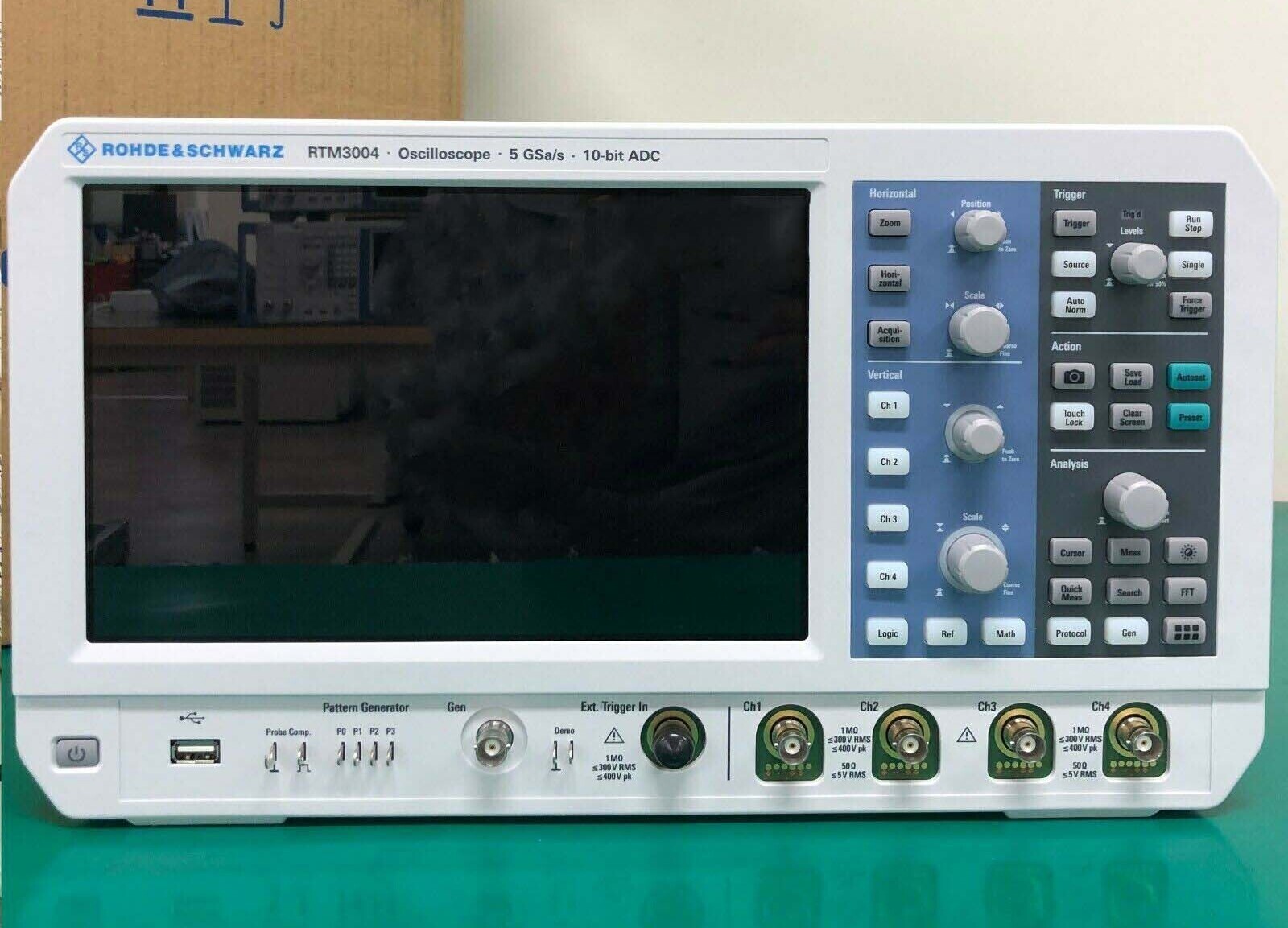 Photo Used ROHDE & SCHWARZ RTM3004 For Sale